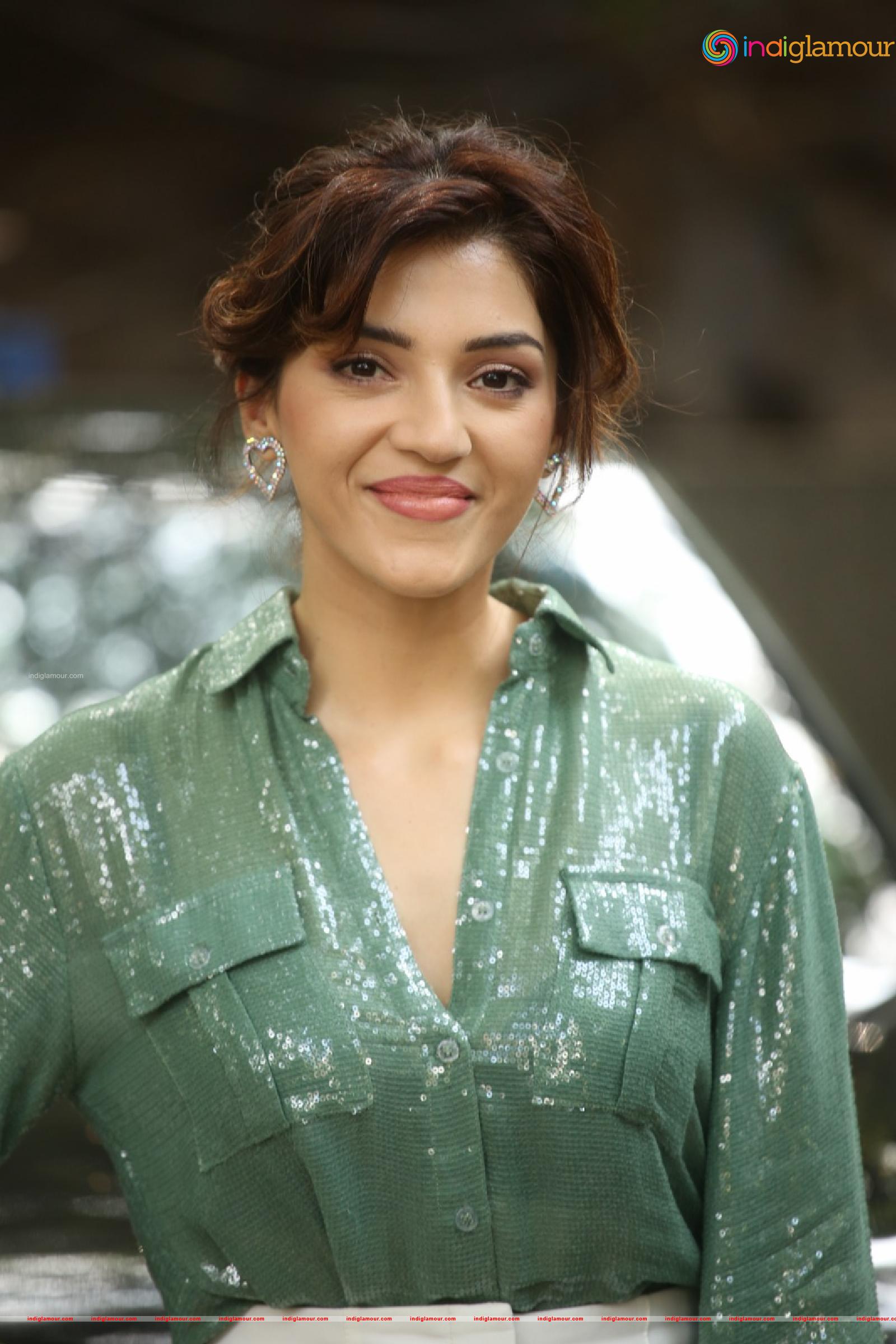 Mehreen Pirzada Actress hd photo