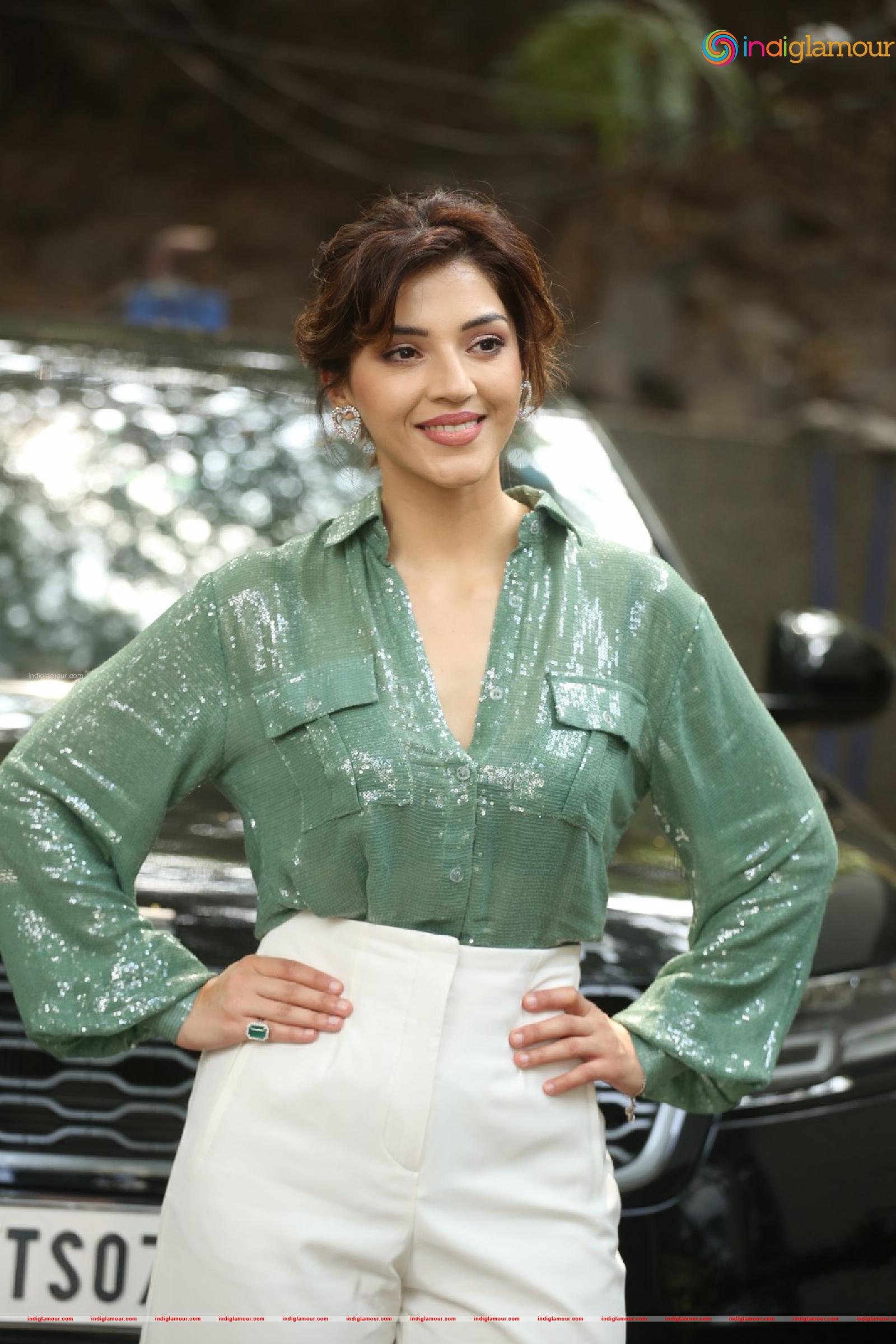 Mehreen Pirzada Actress hd photo