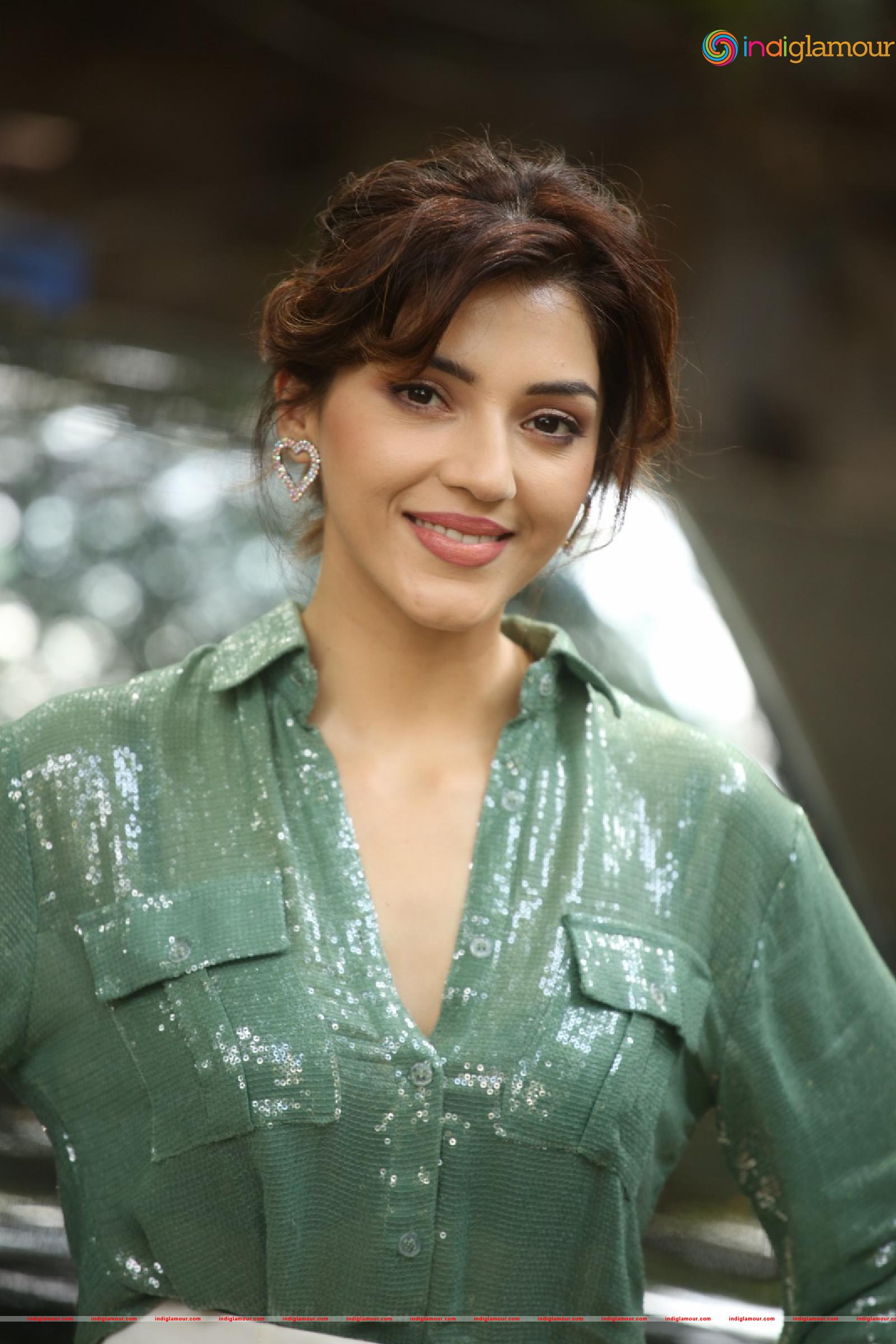 Mehreen Pirzada Actress hd photo