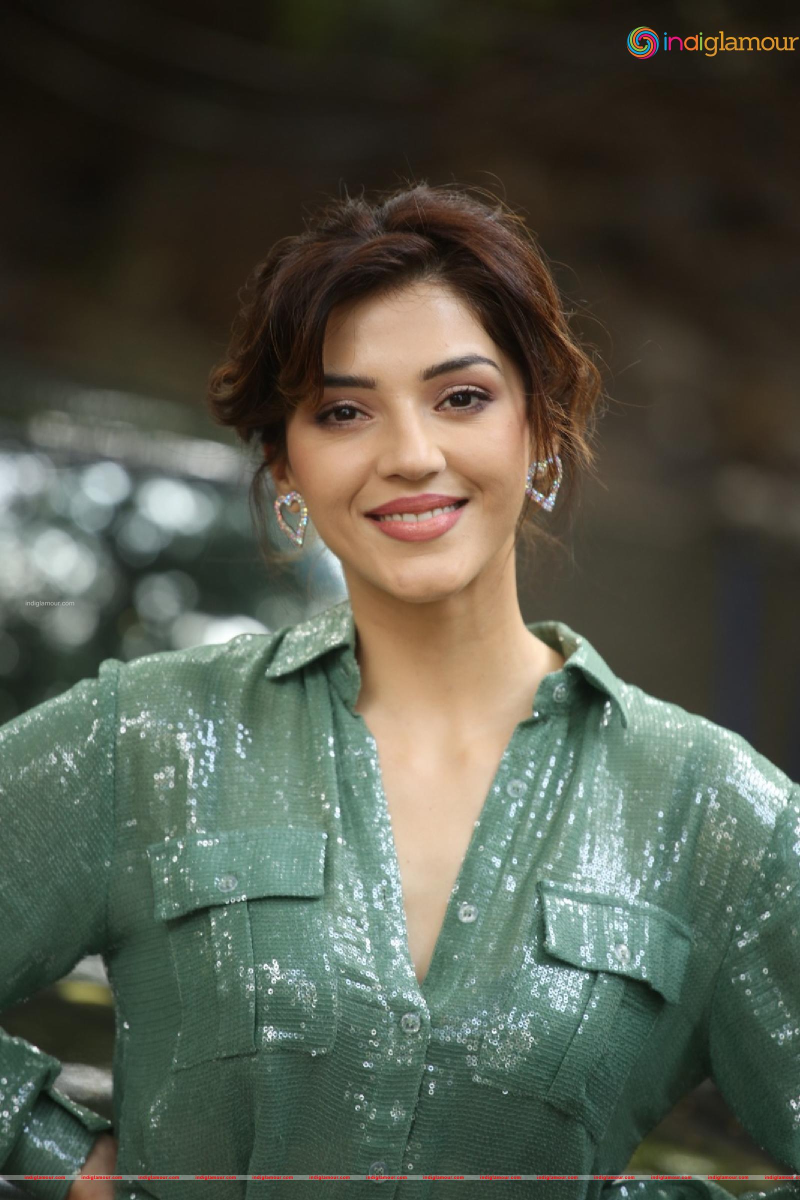 Mehreen Pirzada Actress hd photo