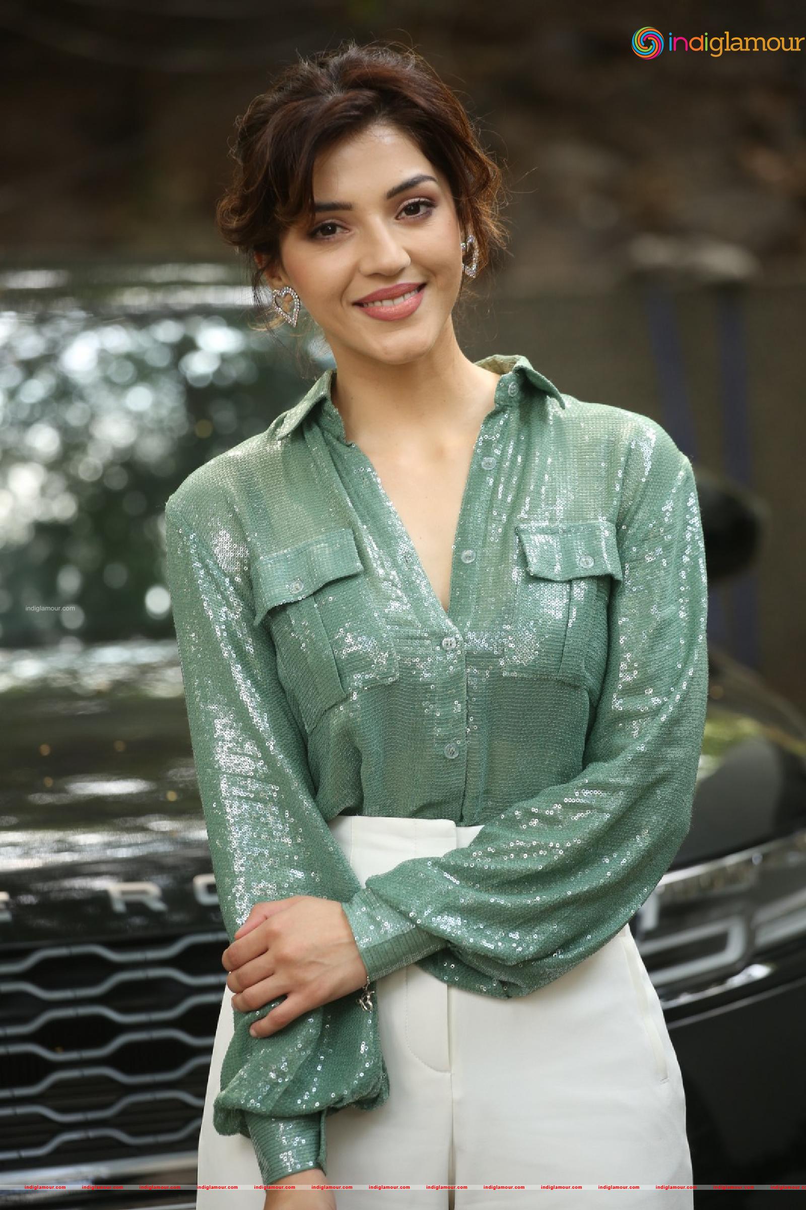Mehreen Pirzada Actress hd photo