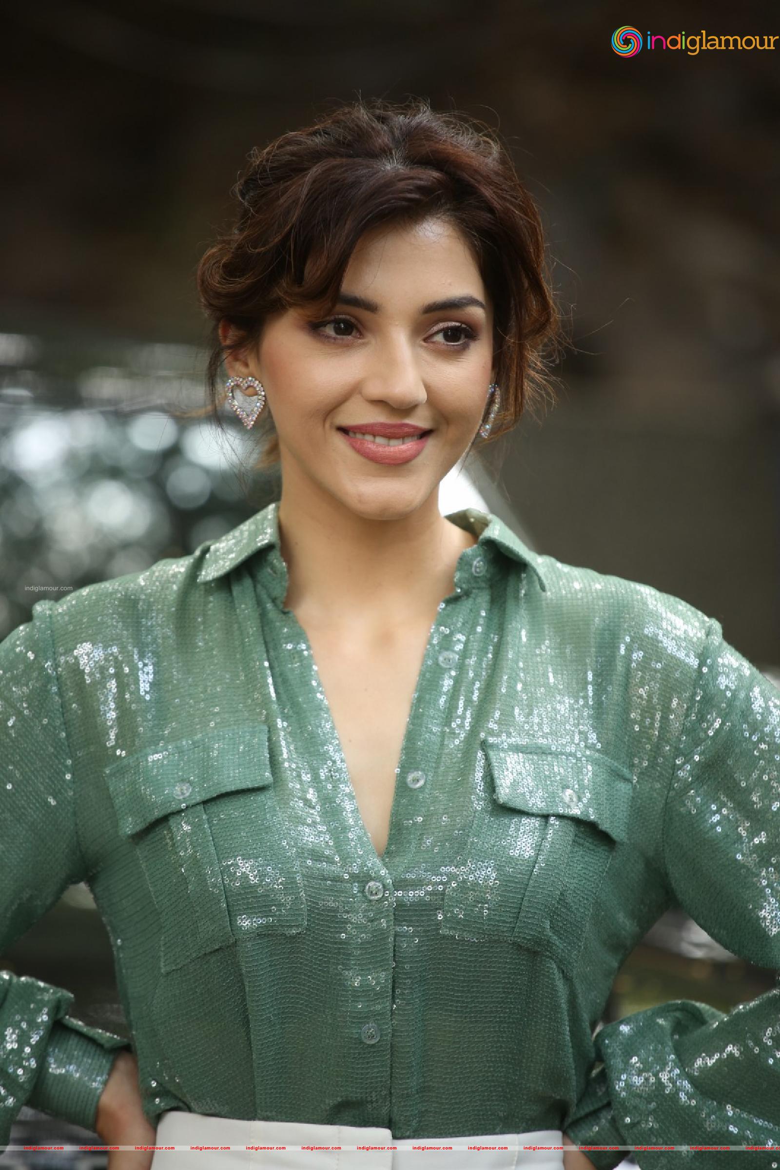 Mehreen Pirzada Actress hd photo