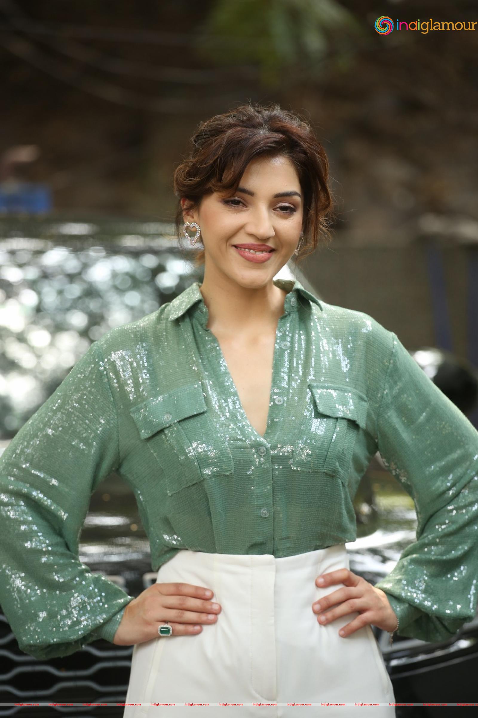 Mehreen Pirzada Actress hd photo
