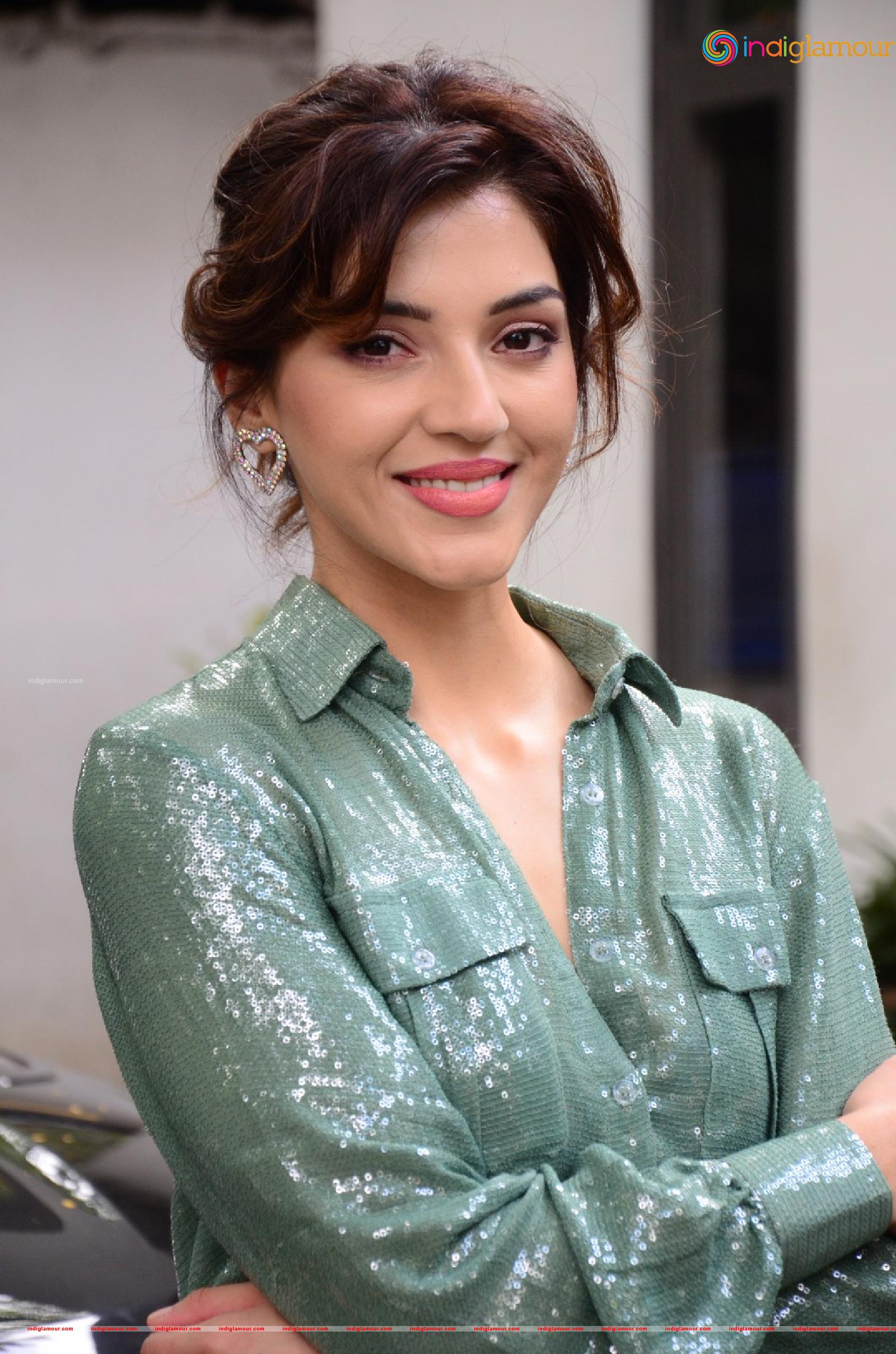 Mehreen Pirzada Actress hd photo