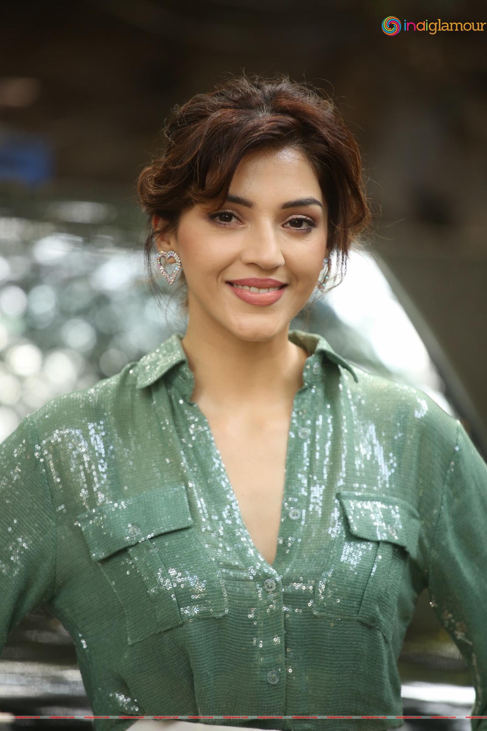 Mehreen Pirzada Actress hd photo