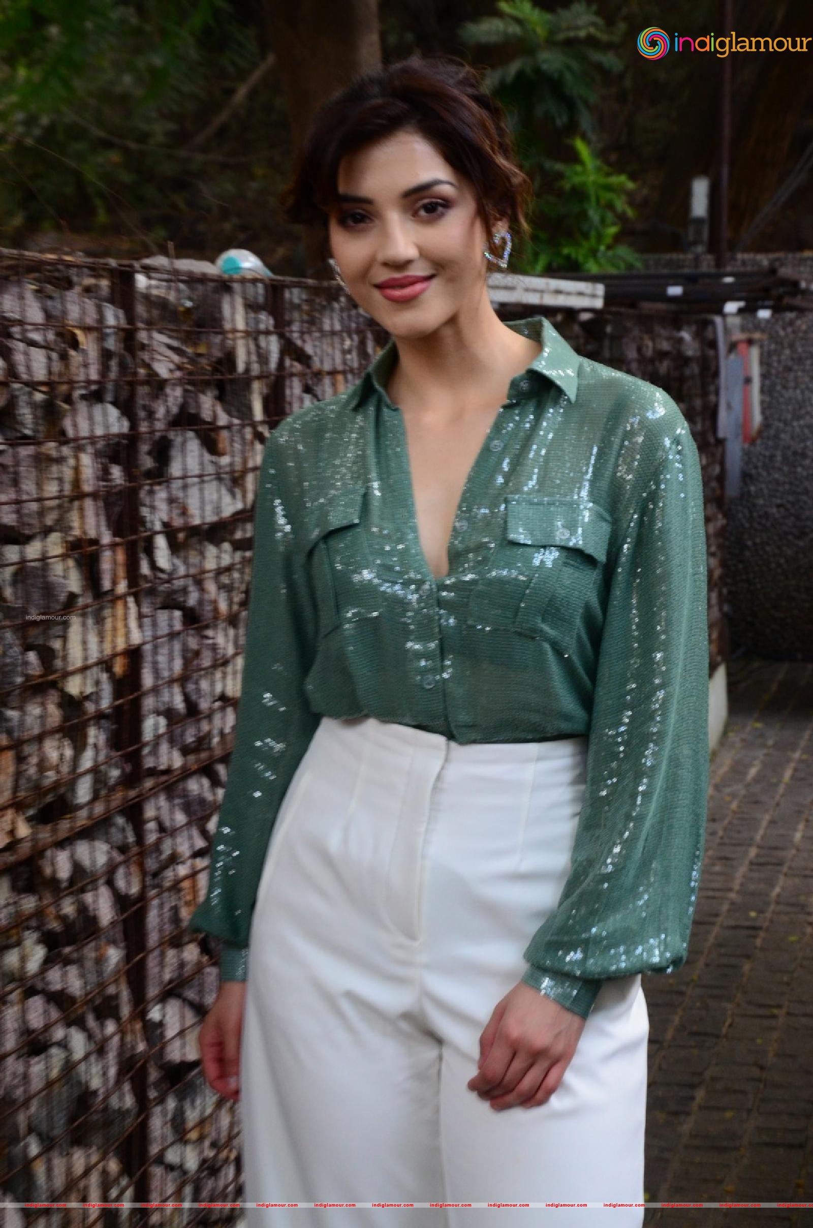 Mehreen Pirzada Actress hd photo