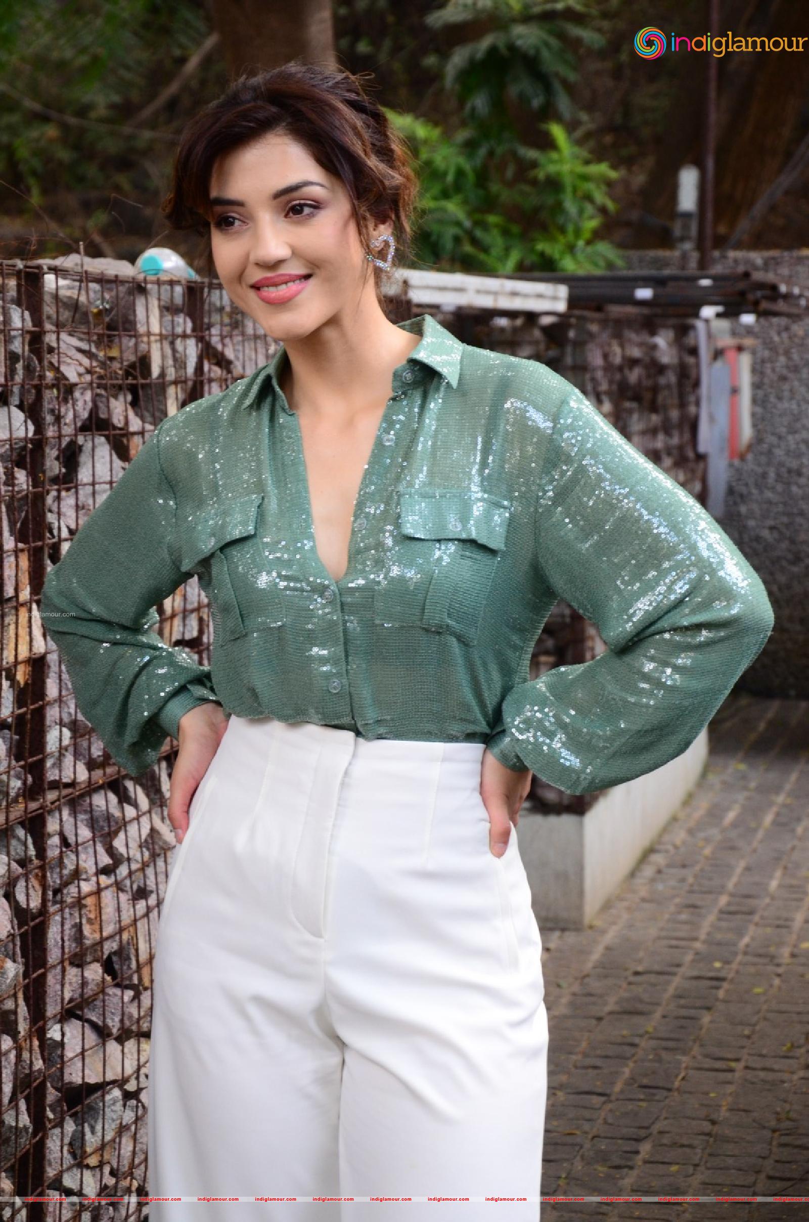 Mehreen Pirzada Actress hd photo