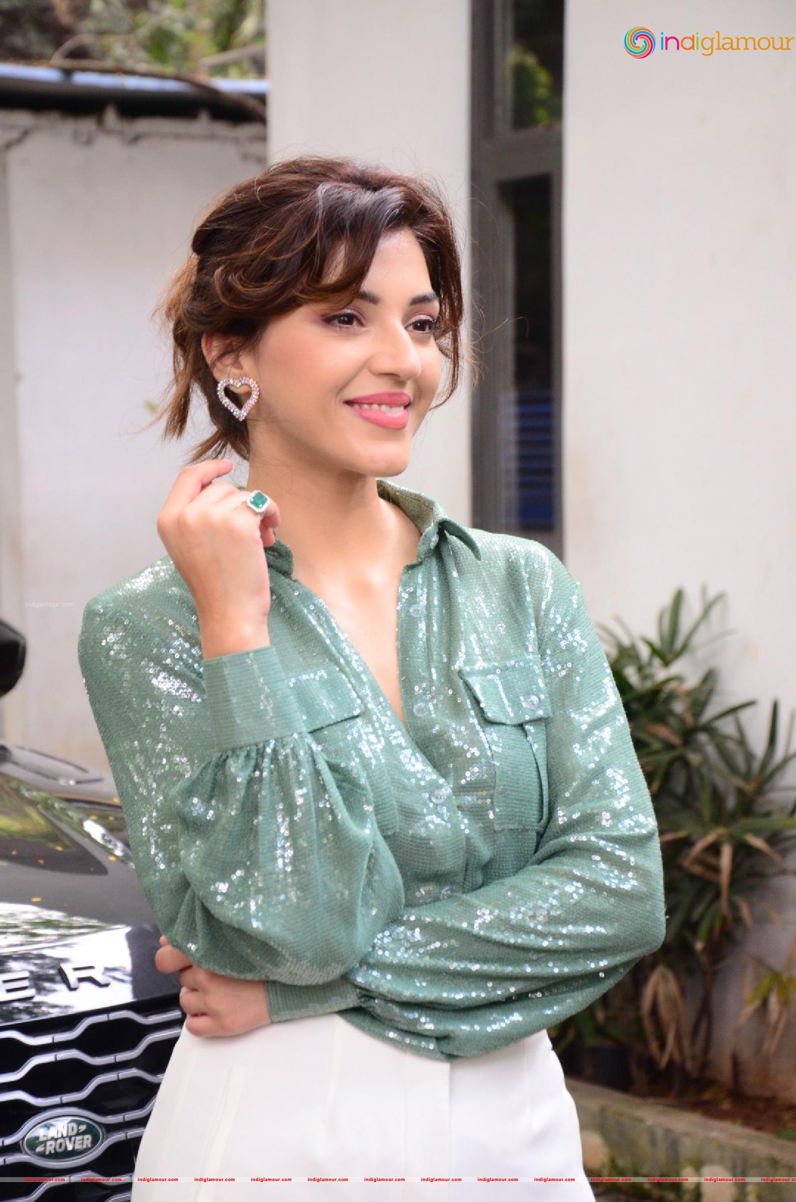 Mehreen Pirzada Actress hd photo