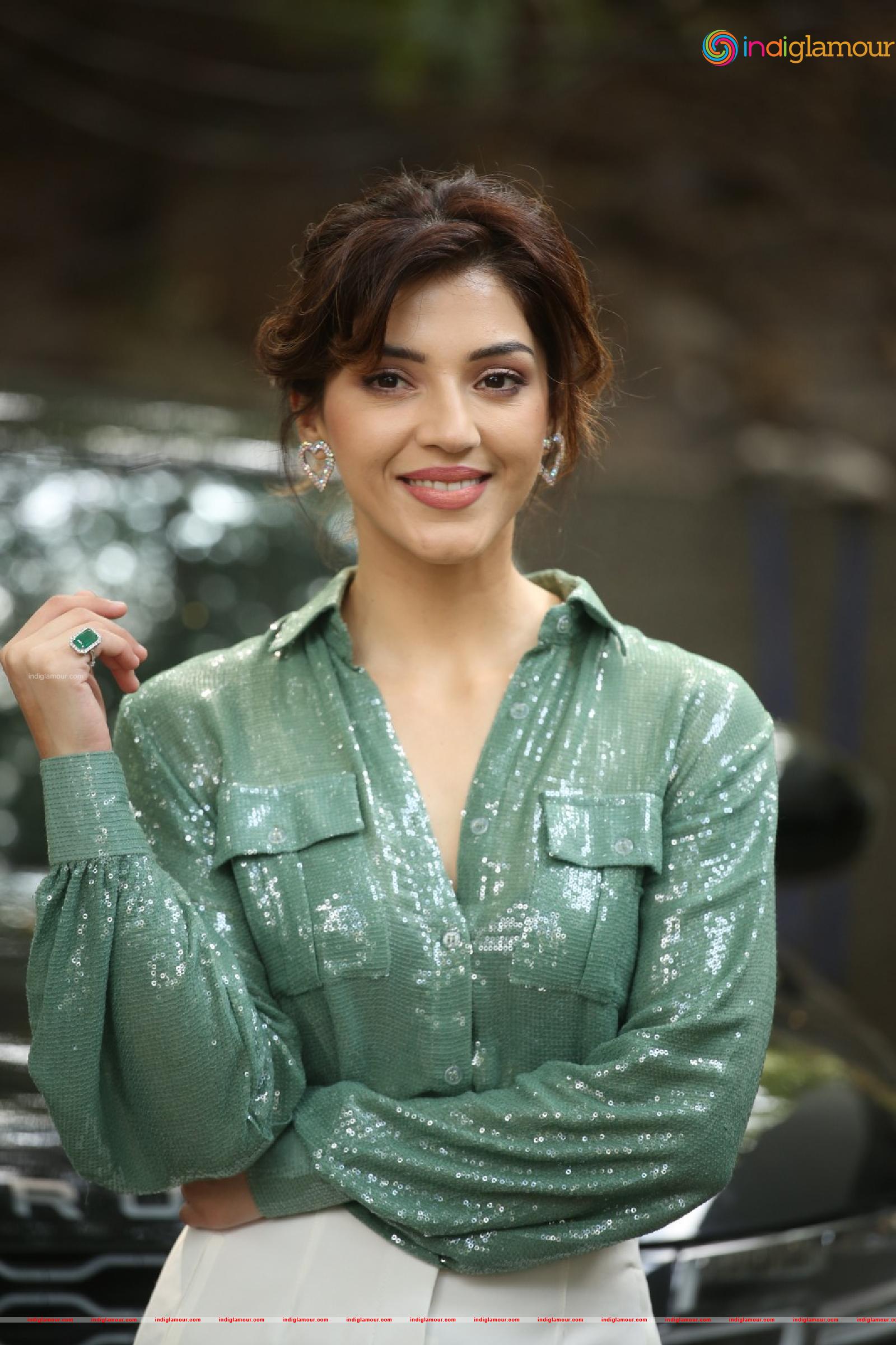 Mehreen Pirzada Actress hd photo
