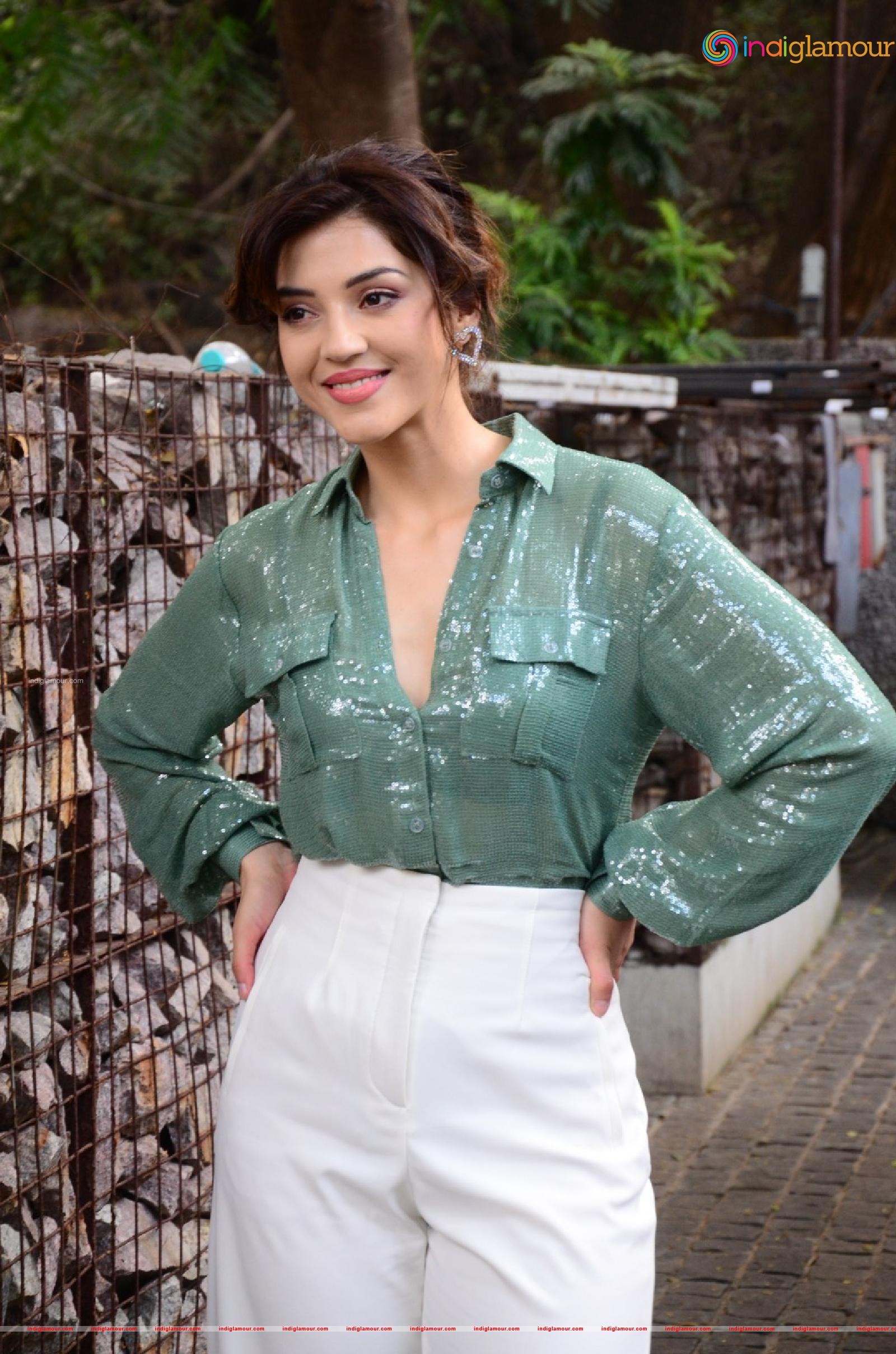 Mehreen Pirzada Actress hd photo