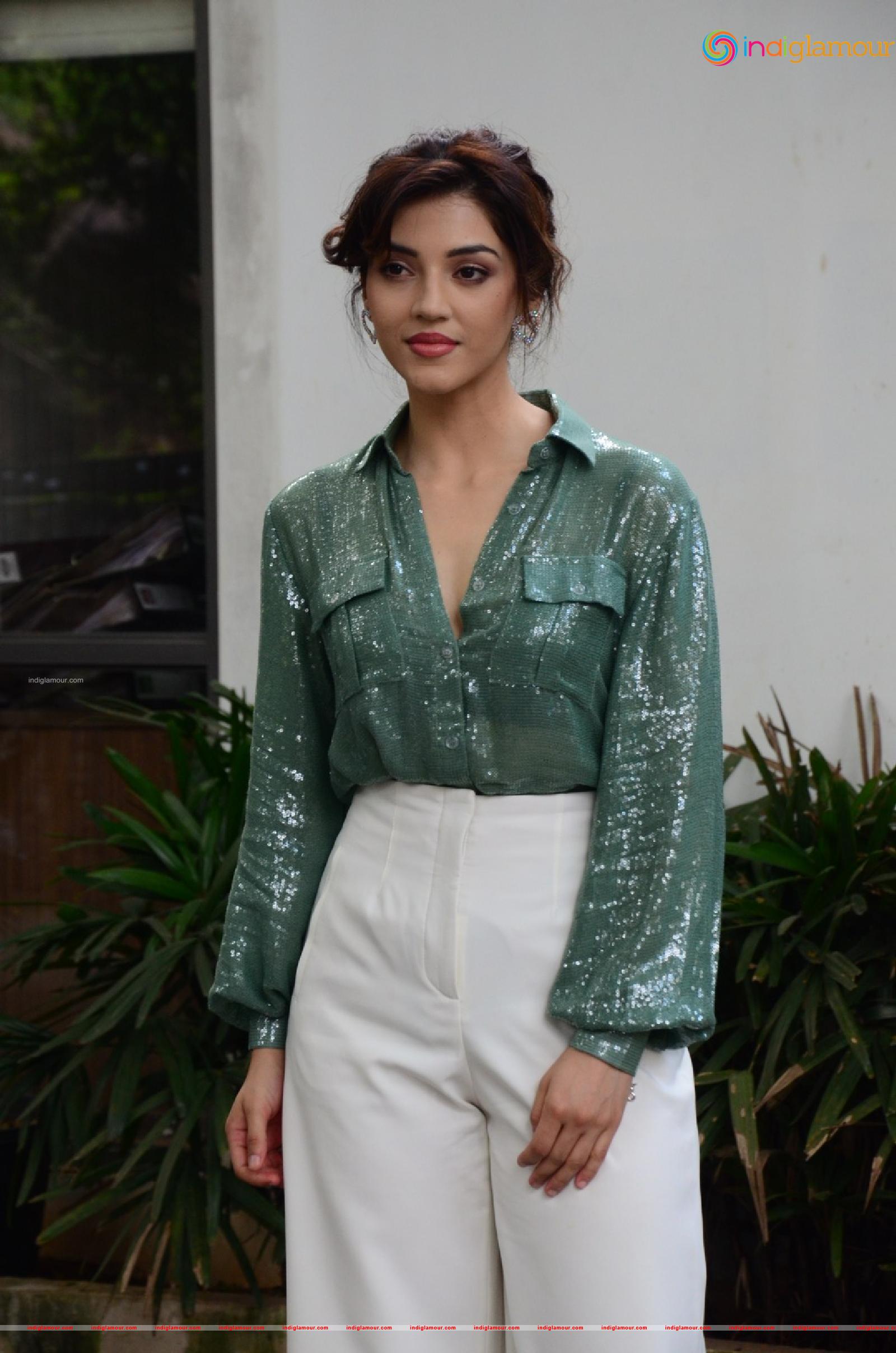 Mehreen Pirzada Actress hd photo
