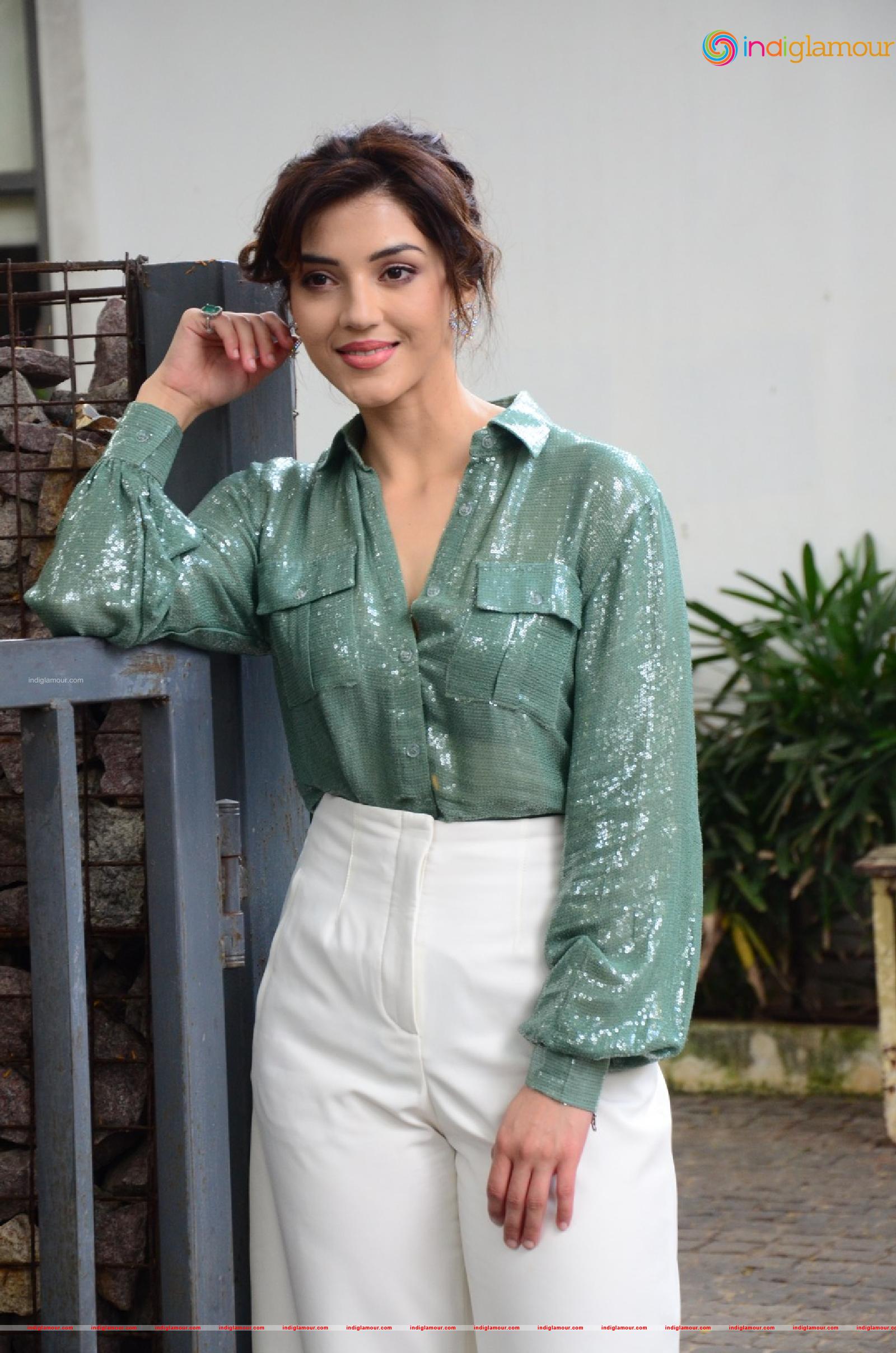Mehreen Pirzada Actress hd photo