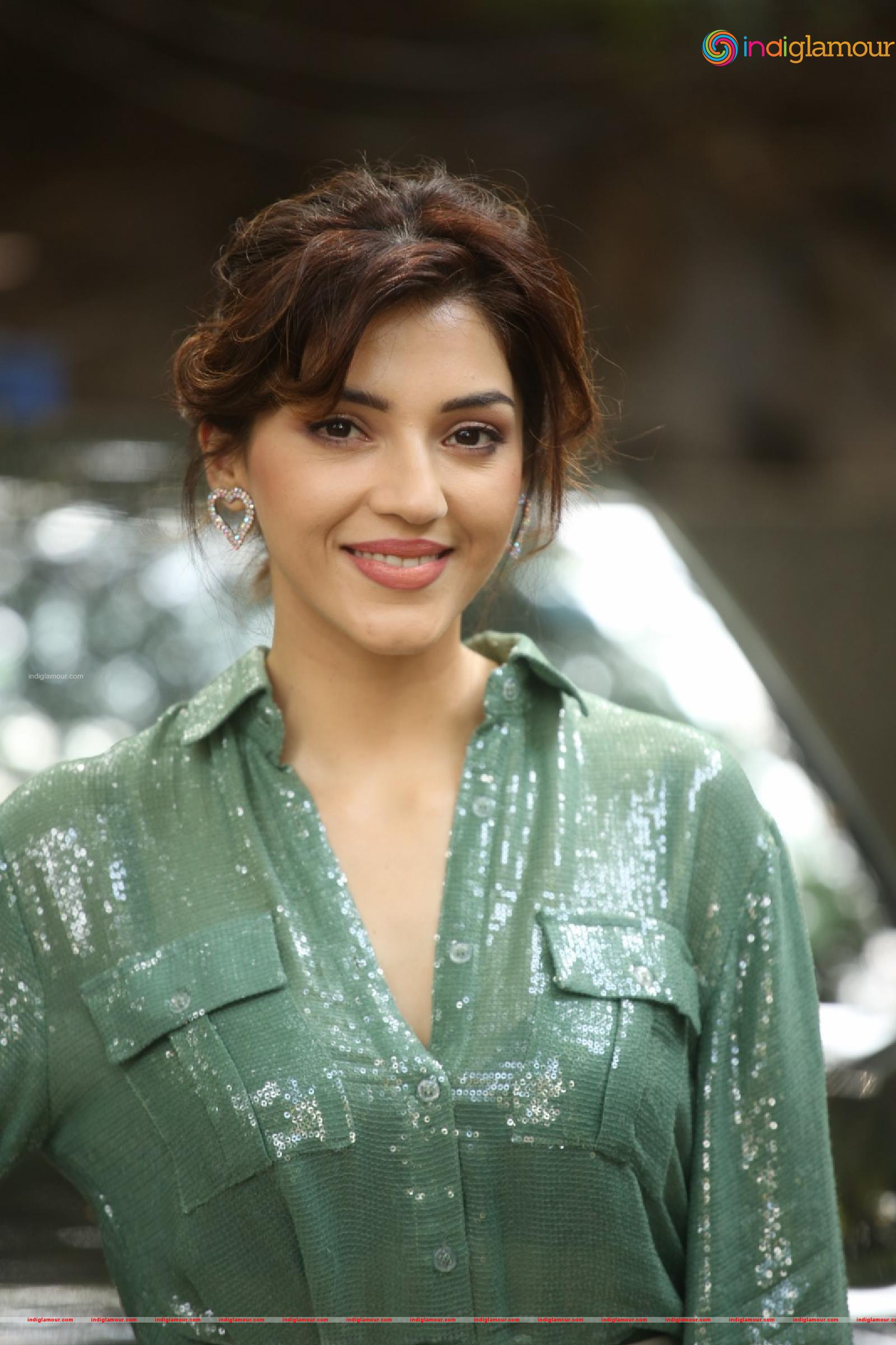 Mehreen Pirzada Actress hd photo