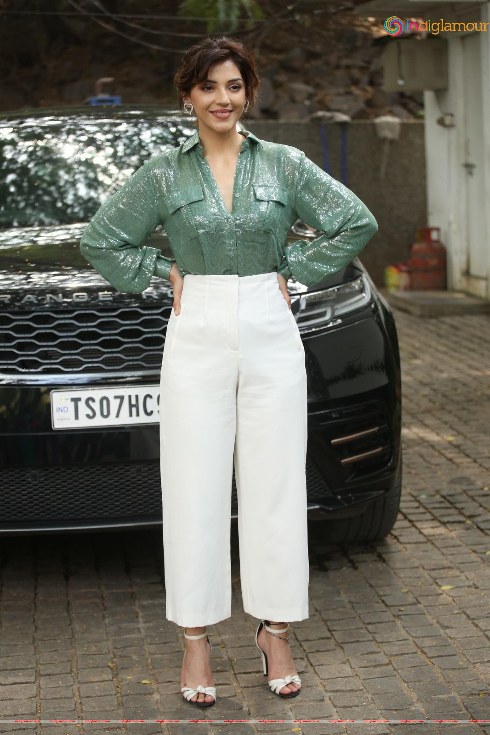 Mehreen Pirzada Actress hd photo