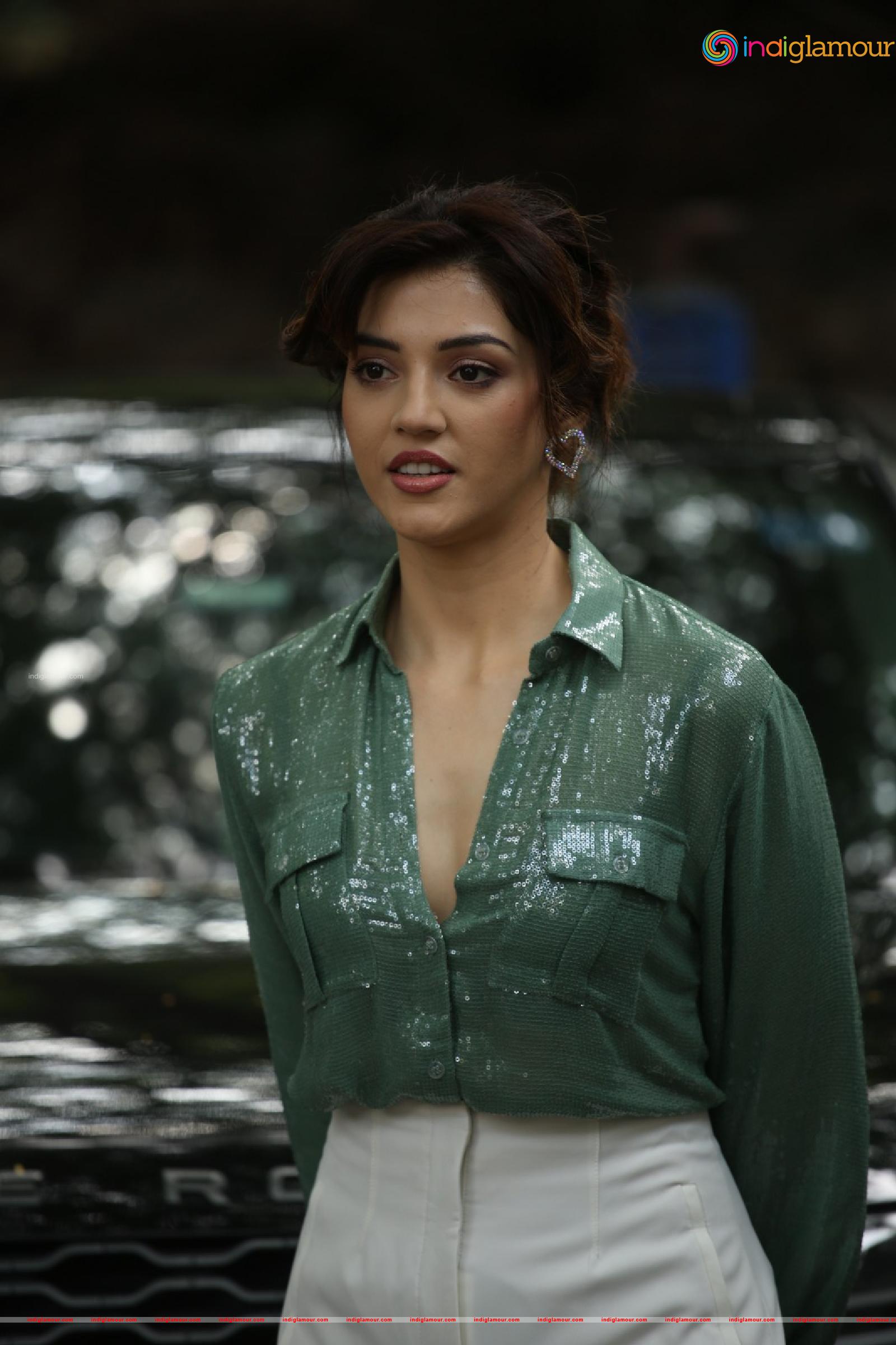 Mehreen Pirzada Actress hd photo