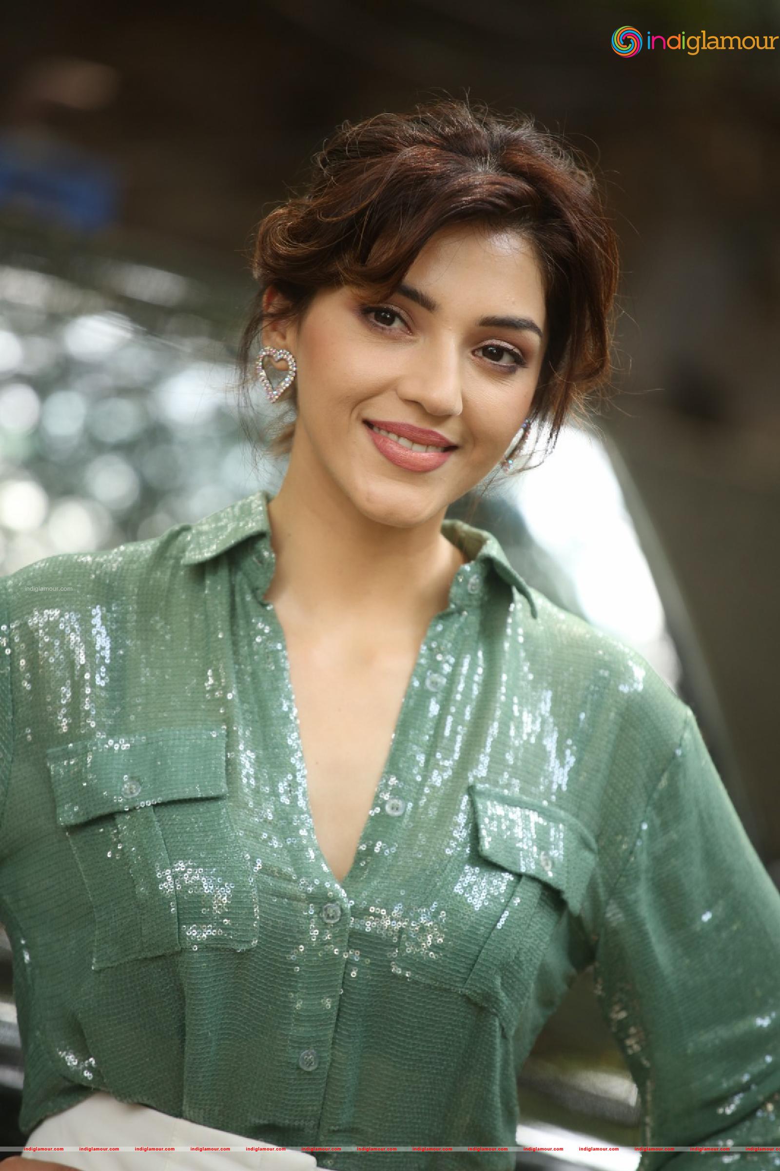 Mehreen Pirzada Actress hd photo