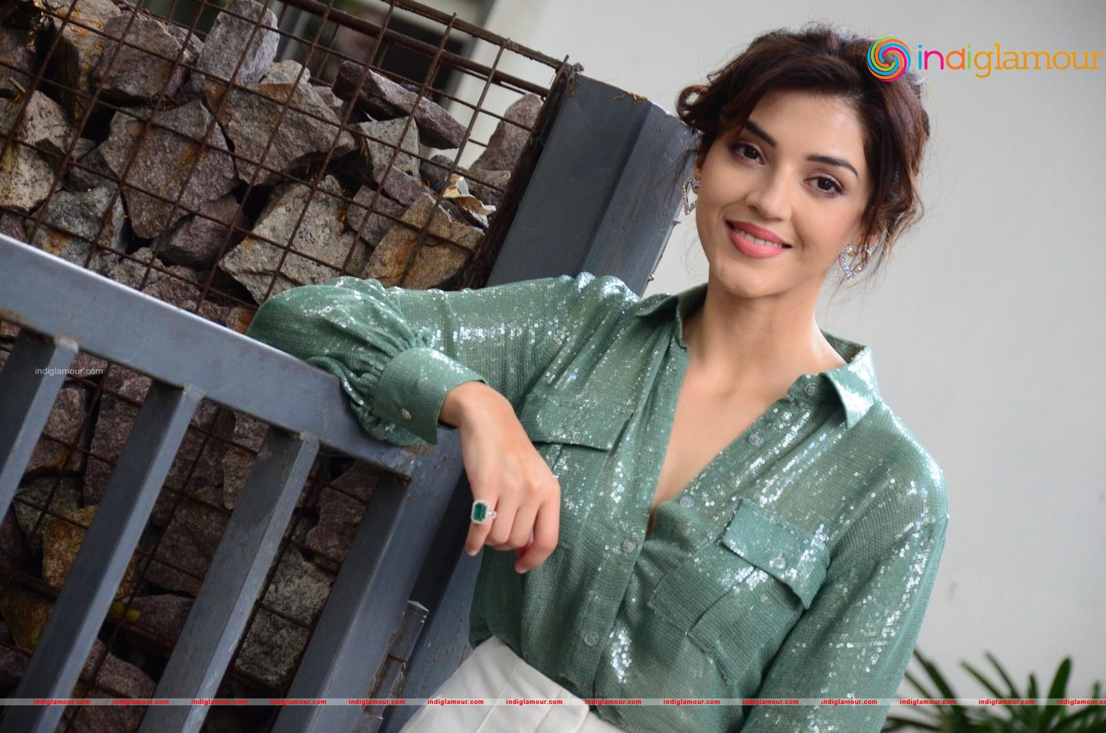 Mehreen Pirzada Actress hd photo