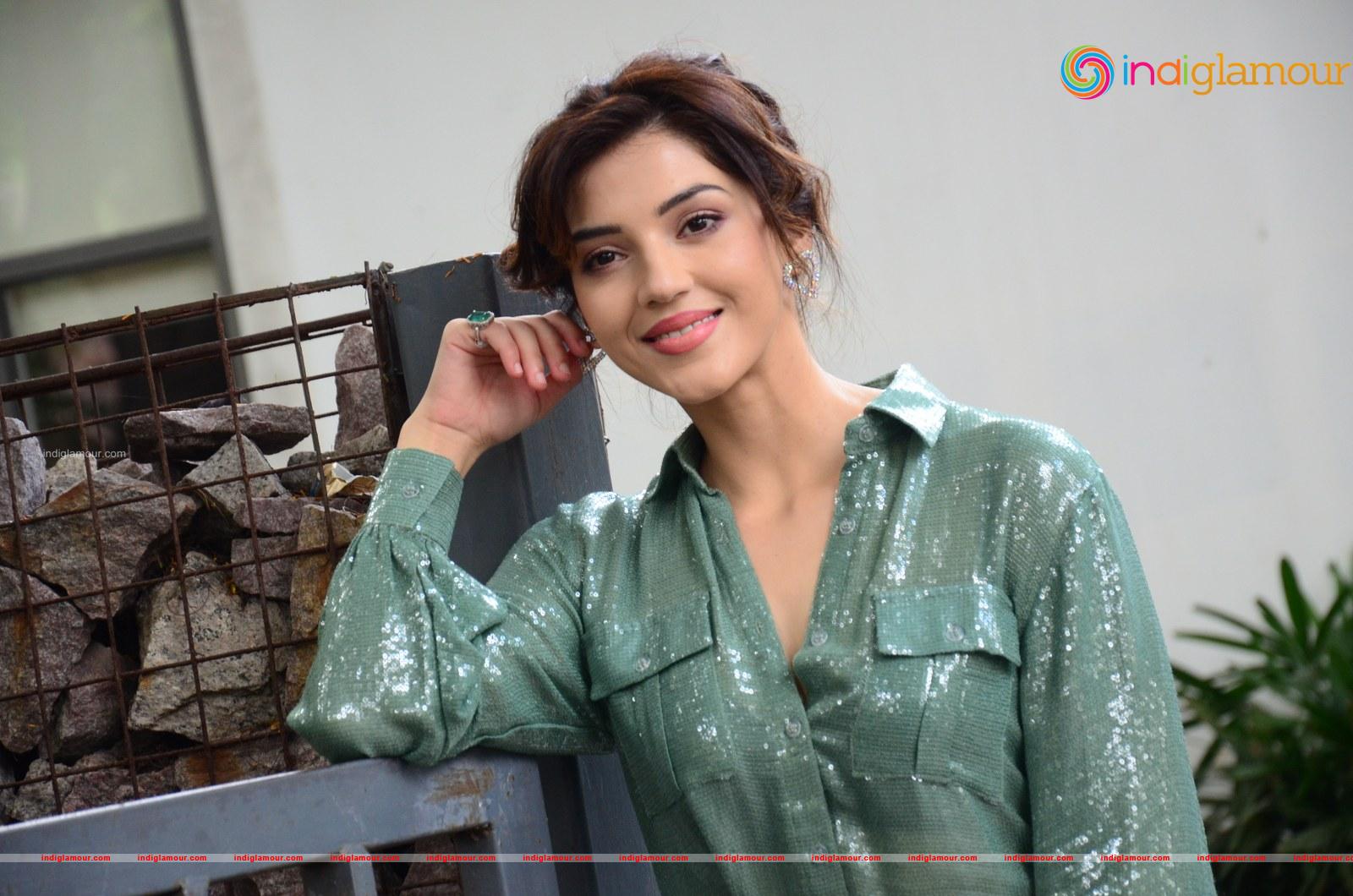 Mehreen Pirzada Actress hd photo