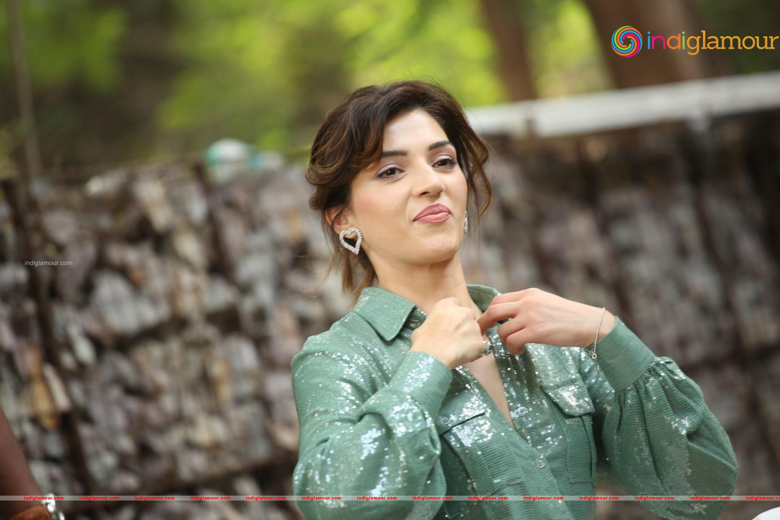 Mehreen Pirzada Actress hd photo