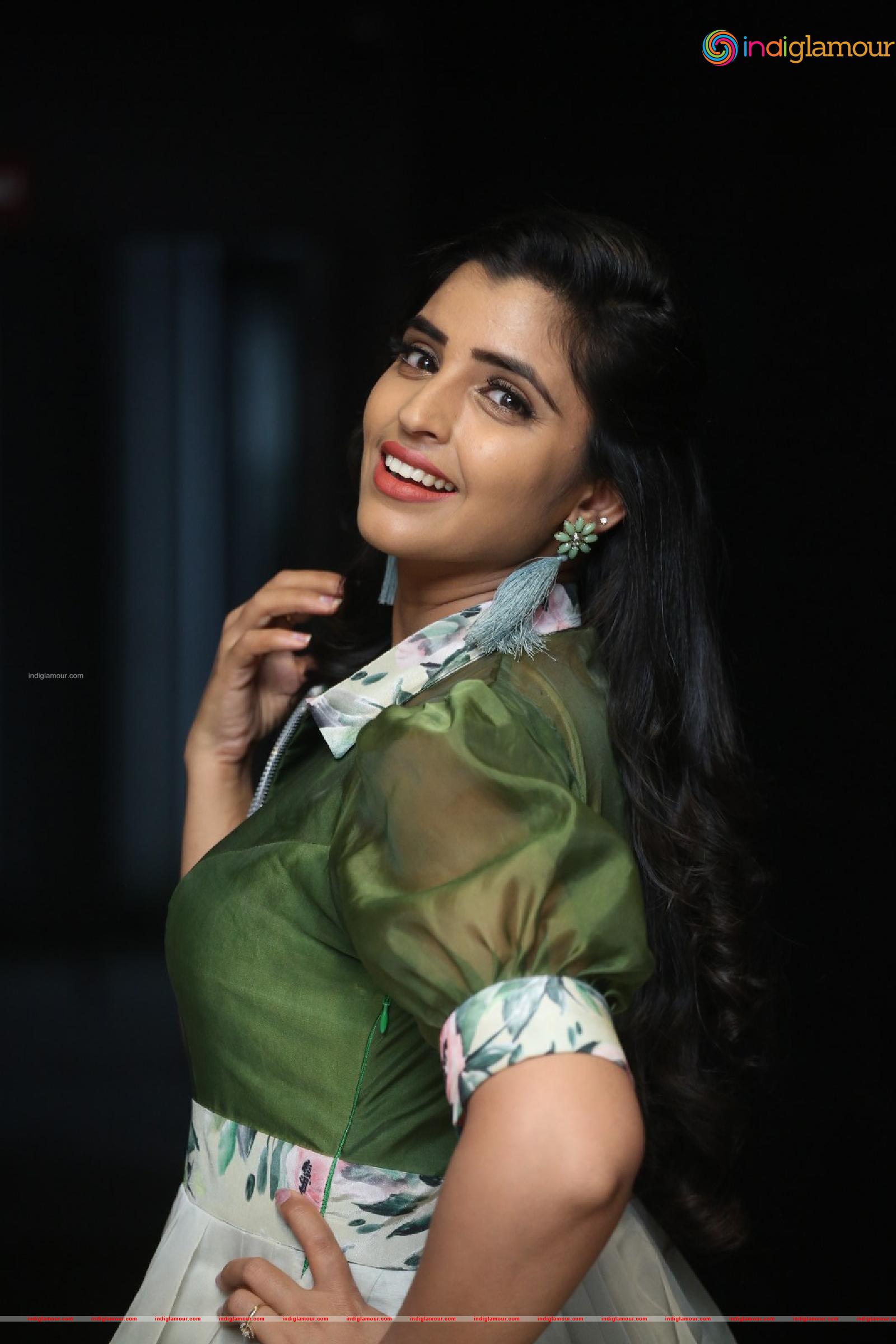 Syamala Actress hd photo