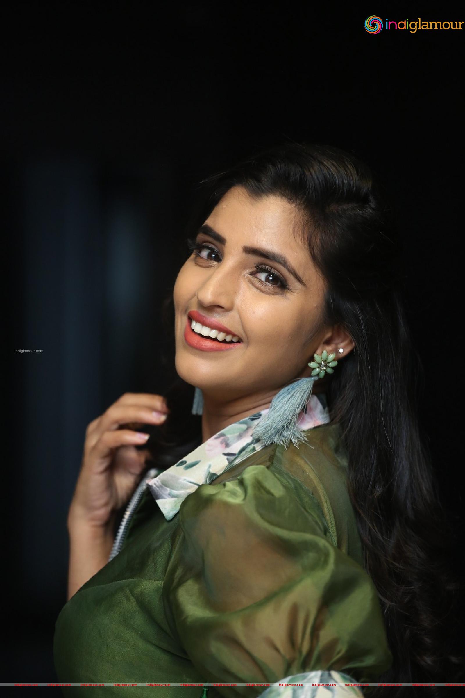 Syamala Actress hd photo