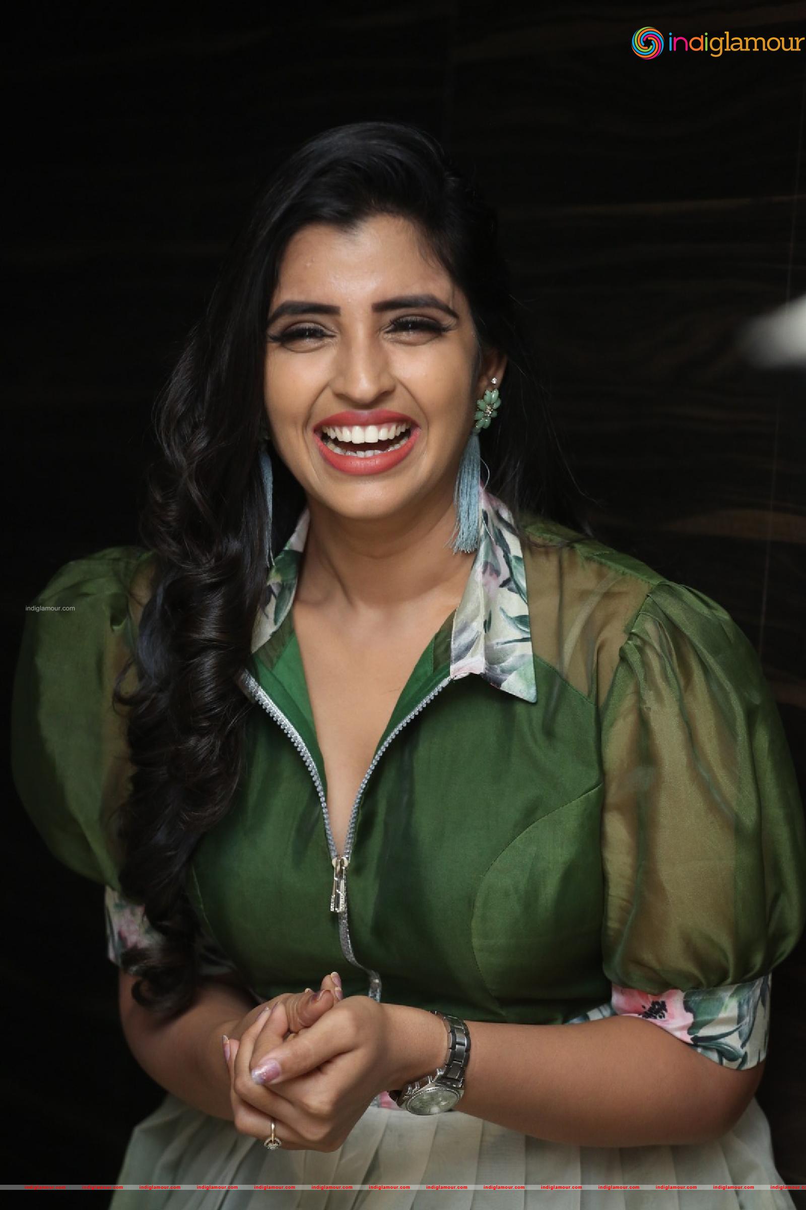 Syamala Actress hd photo