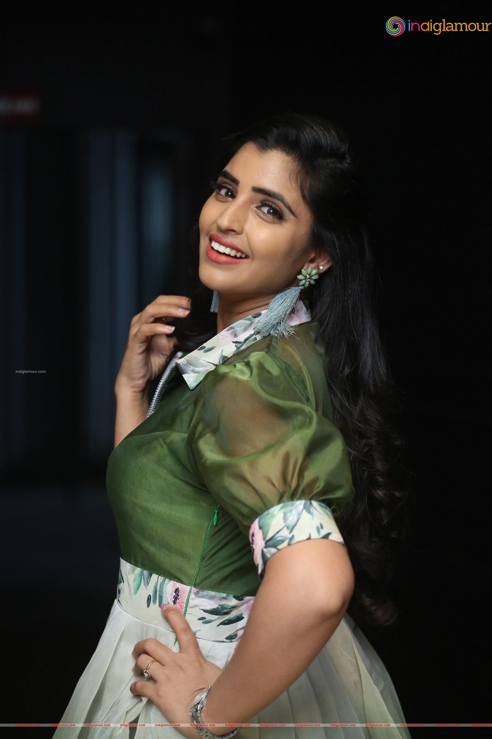 Syamala Actress hd photo