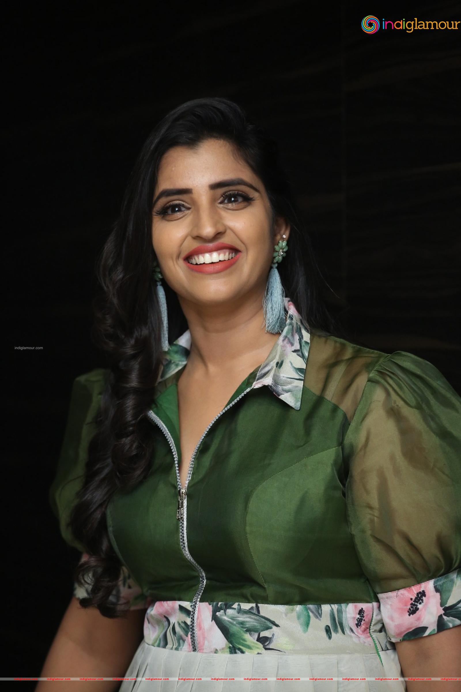 Syamala Actress hd photo