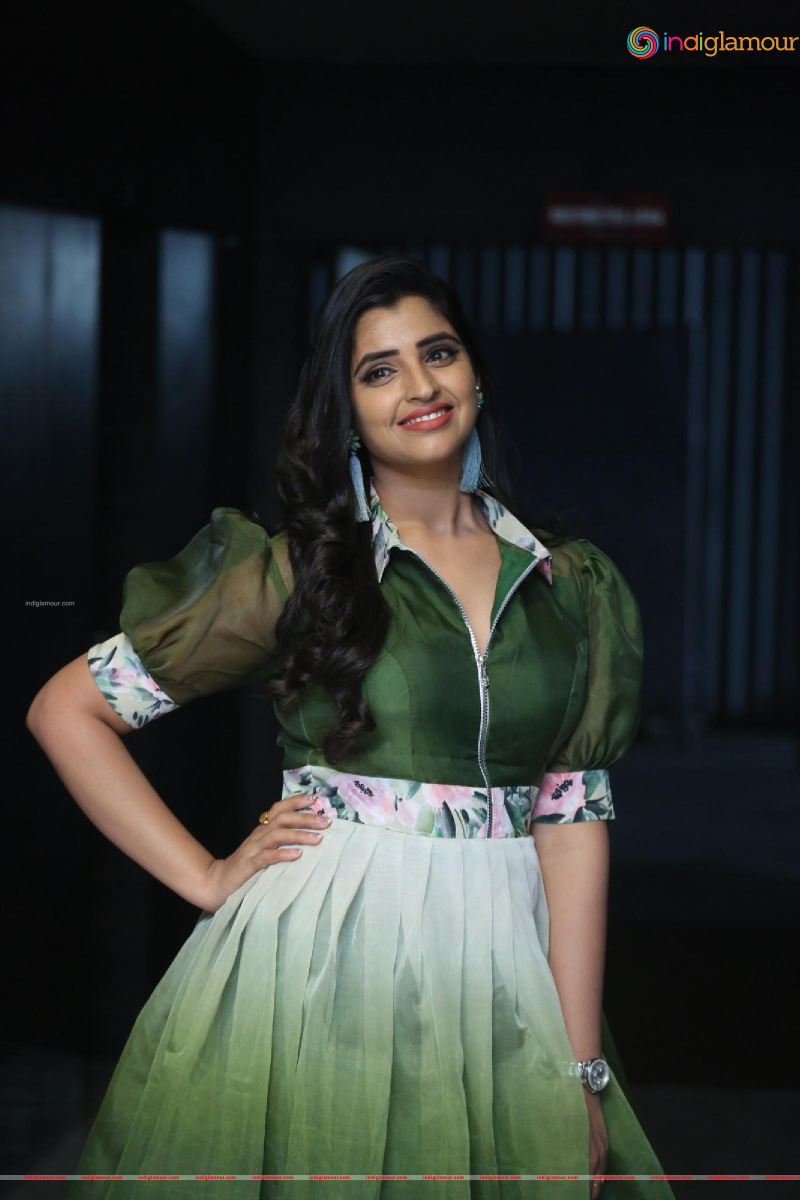 Syamala Actress hd photo