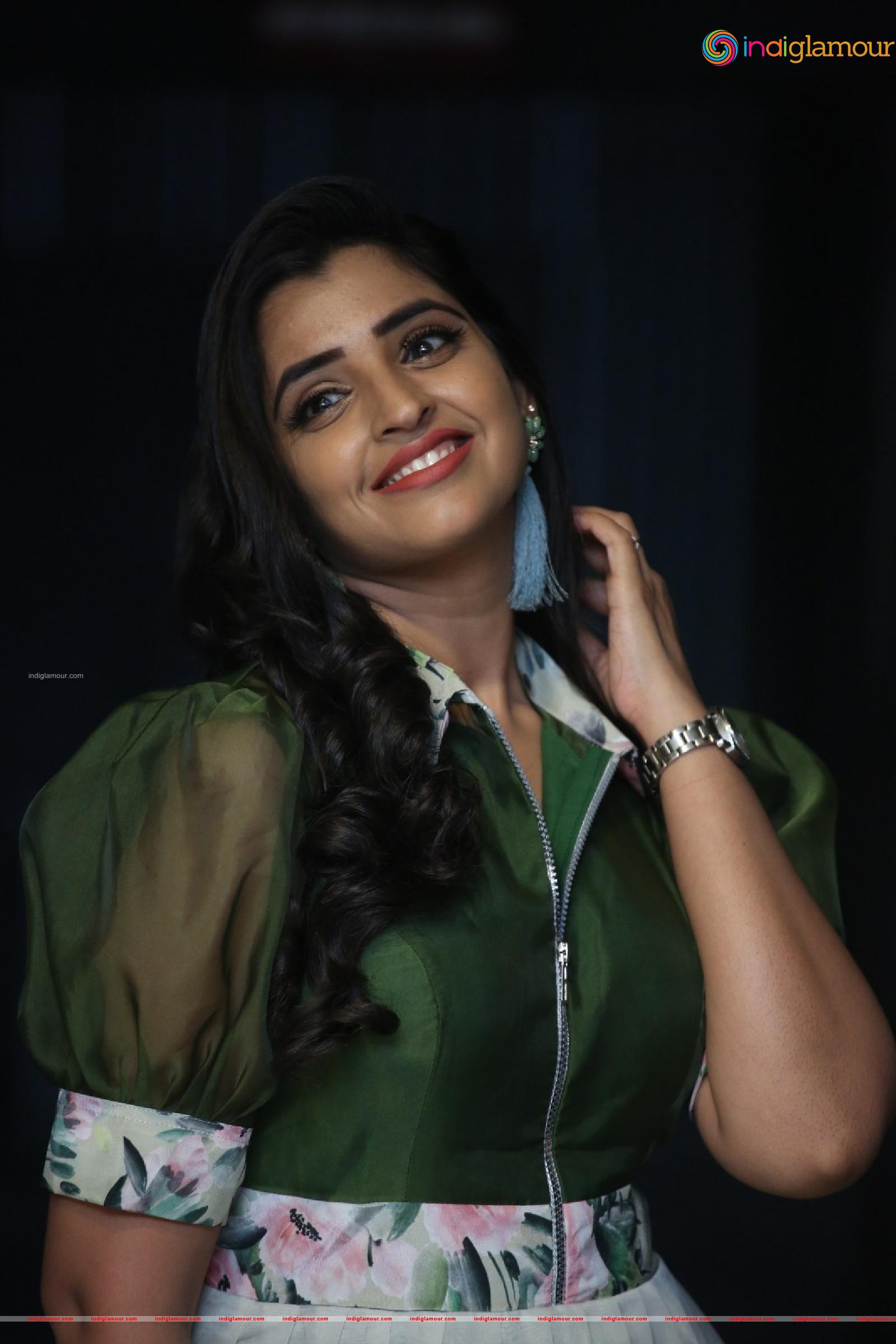 Syamala Actress hd photo