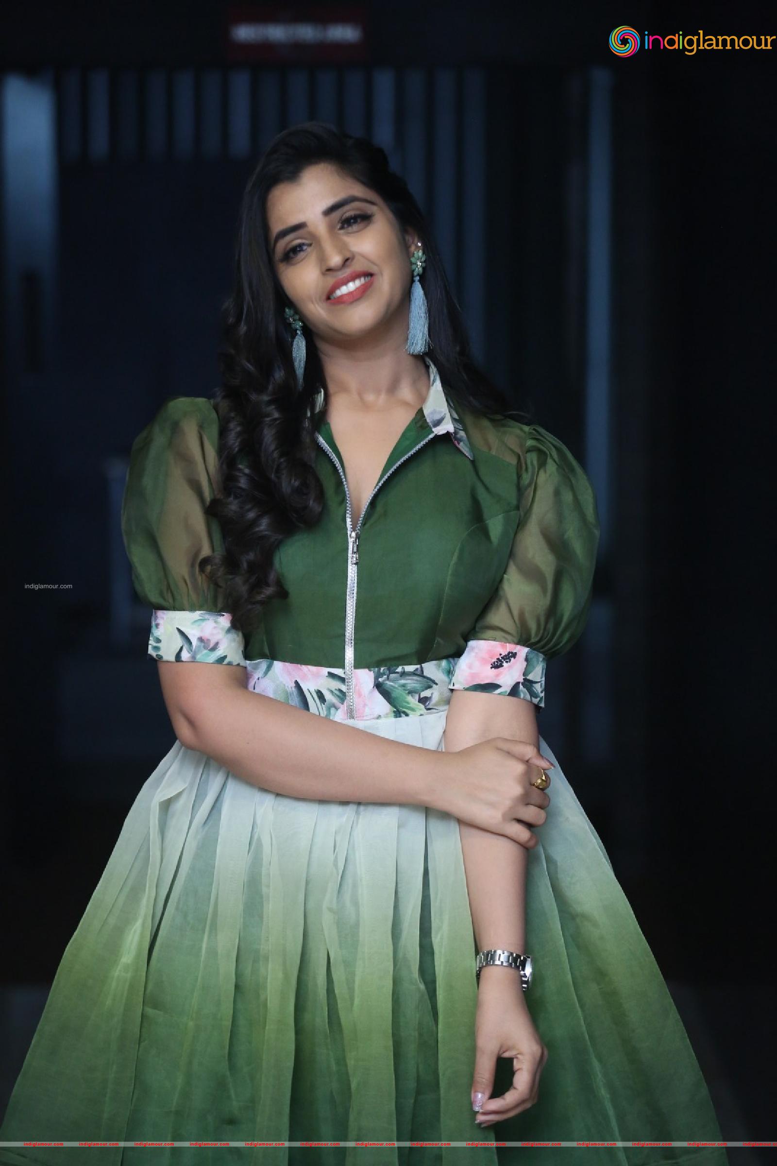 Syamala Actress hd photo