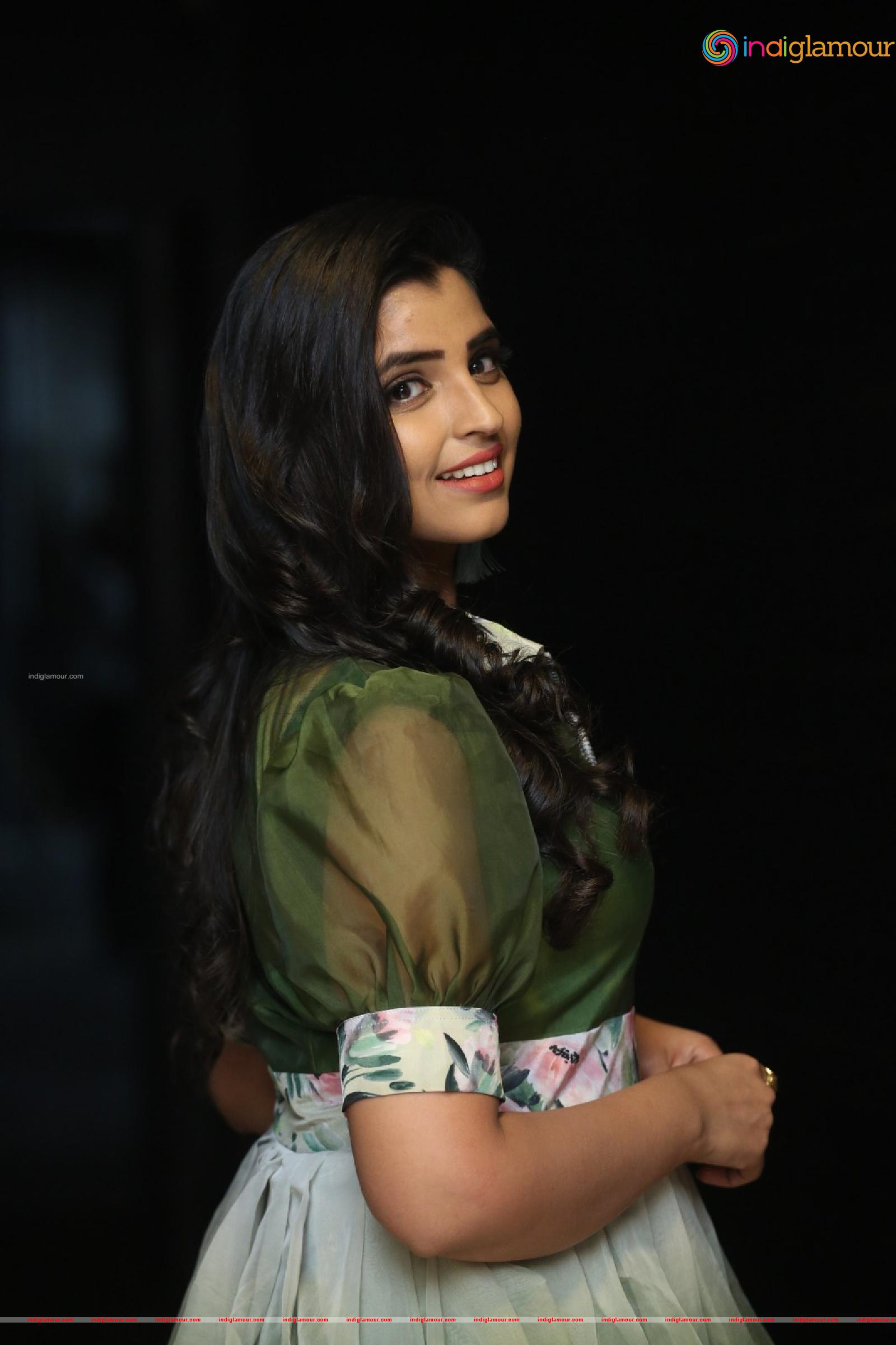 Syamala Actress hd photo