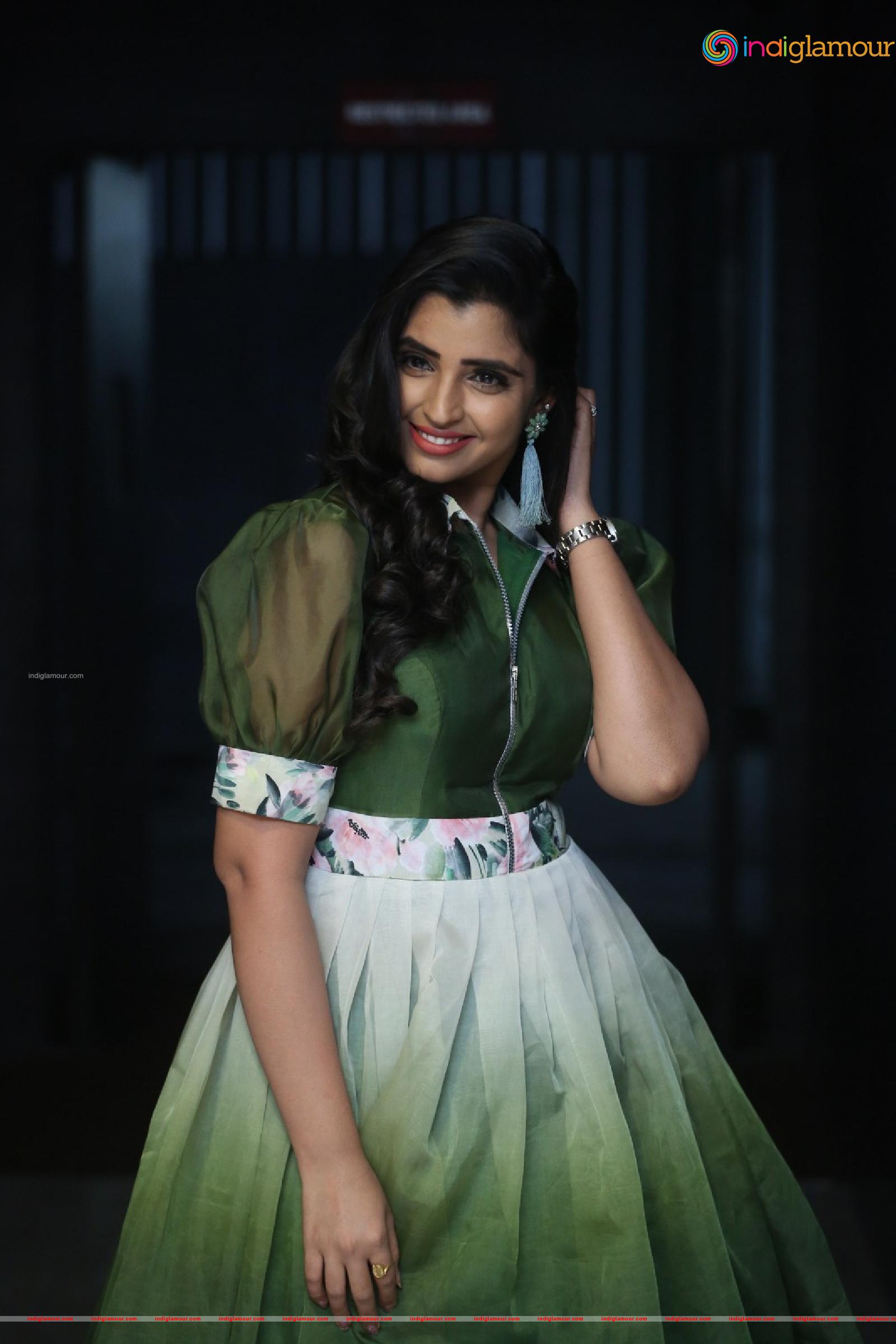 Syamala Actress hd photo