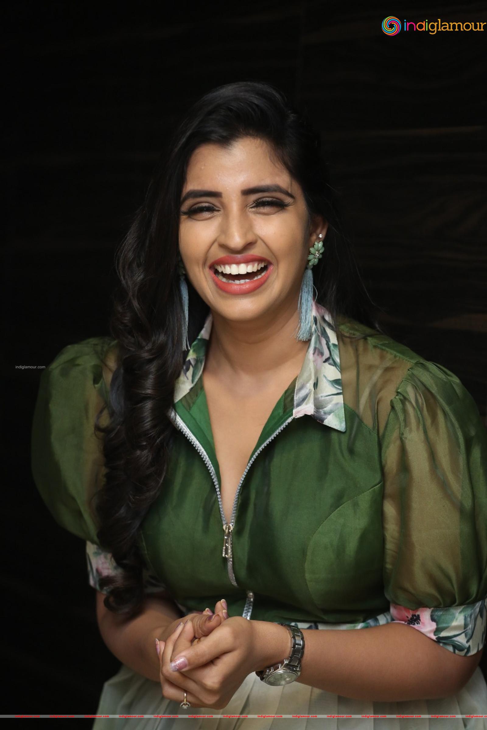 Syamala Actress hd photo