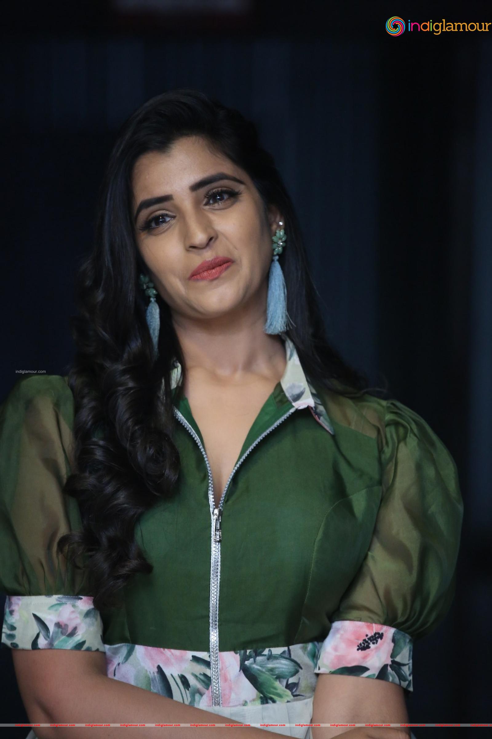 Syamala Actress hd photo