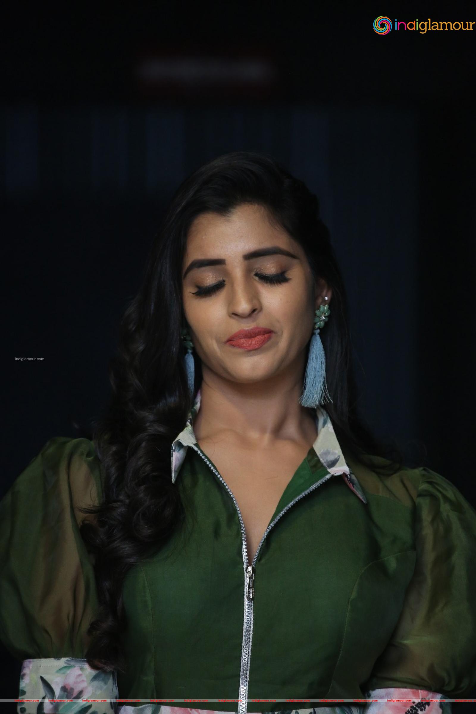 Syamala Actress hd photo