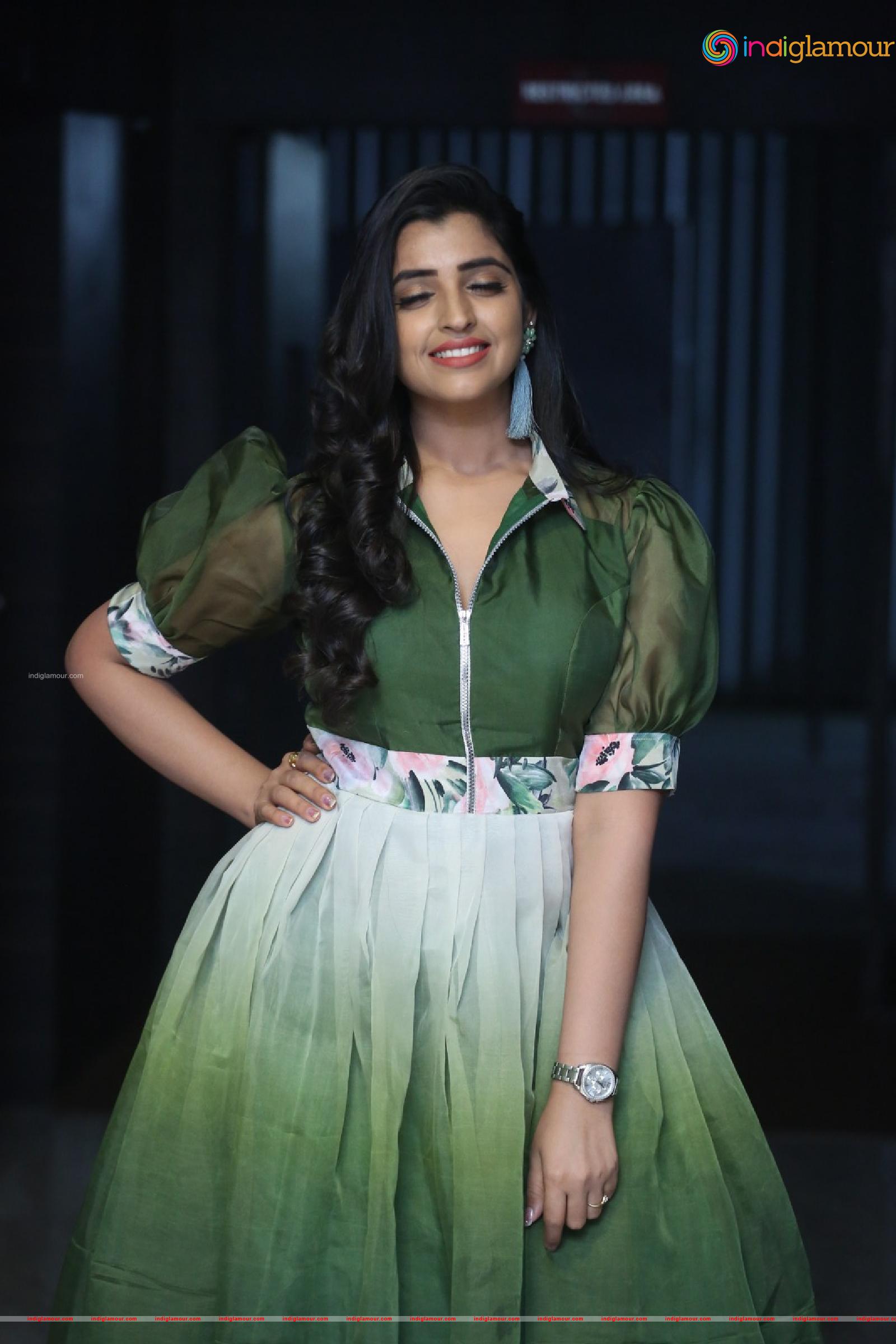 Syamala Actress hd photo