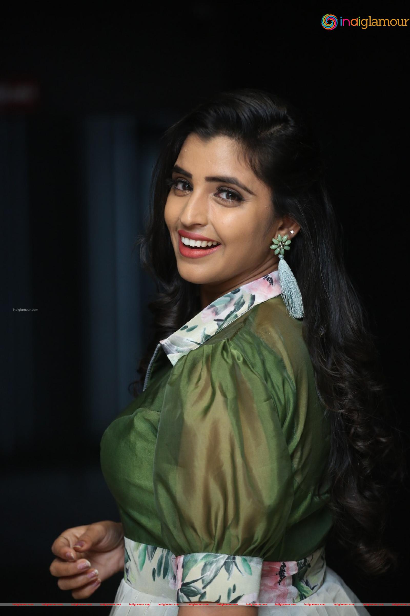 Syamala Actress hd photo