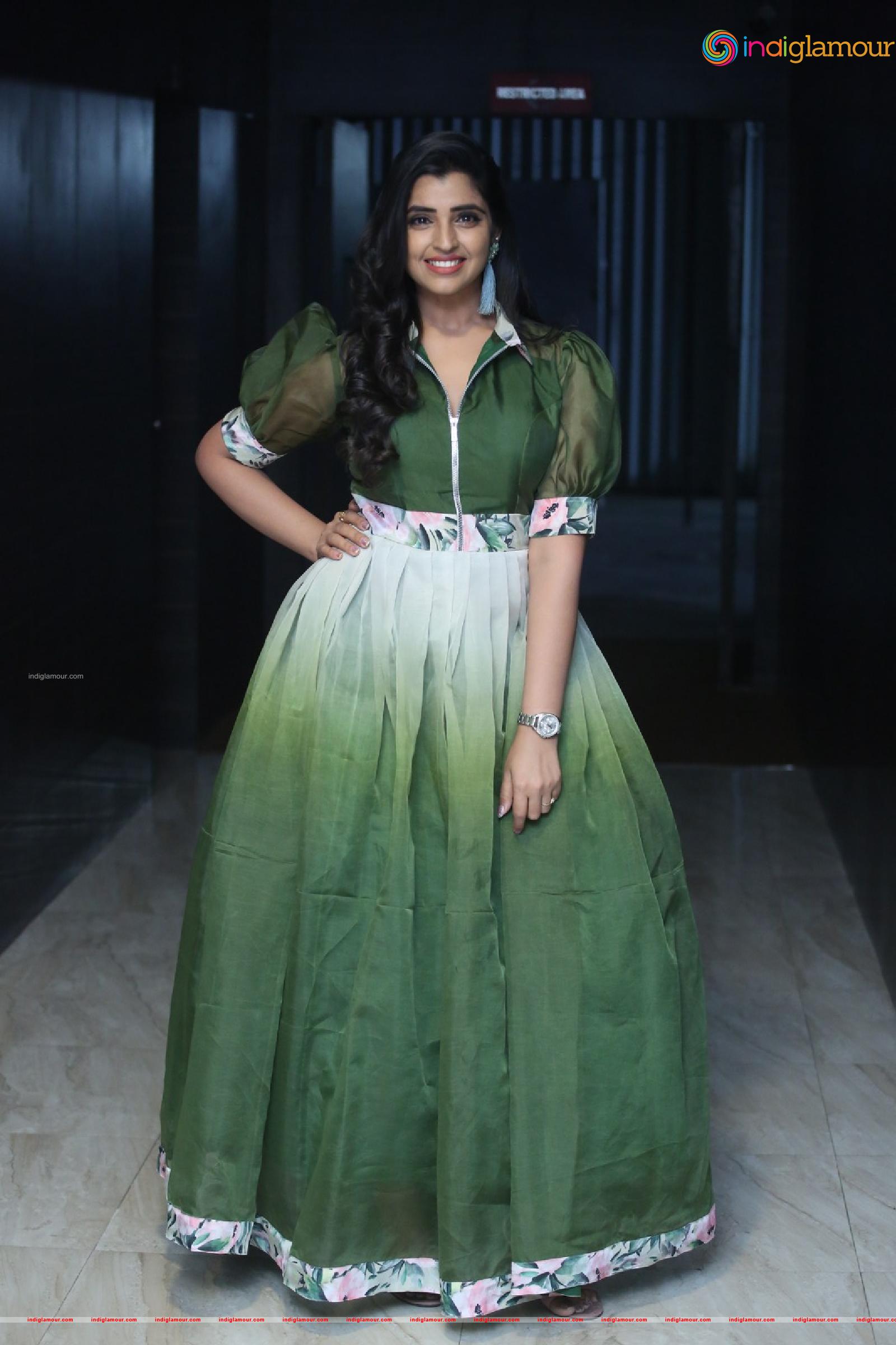 Syamala Actress hd photo