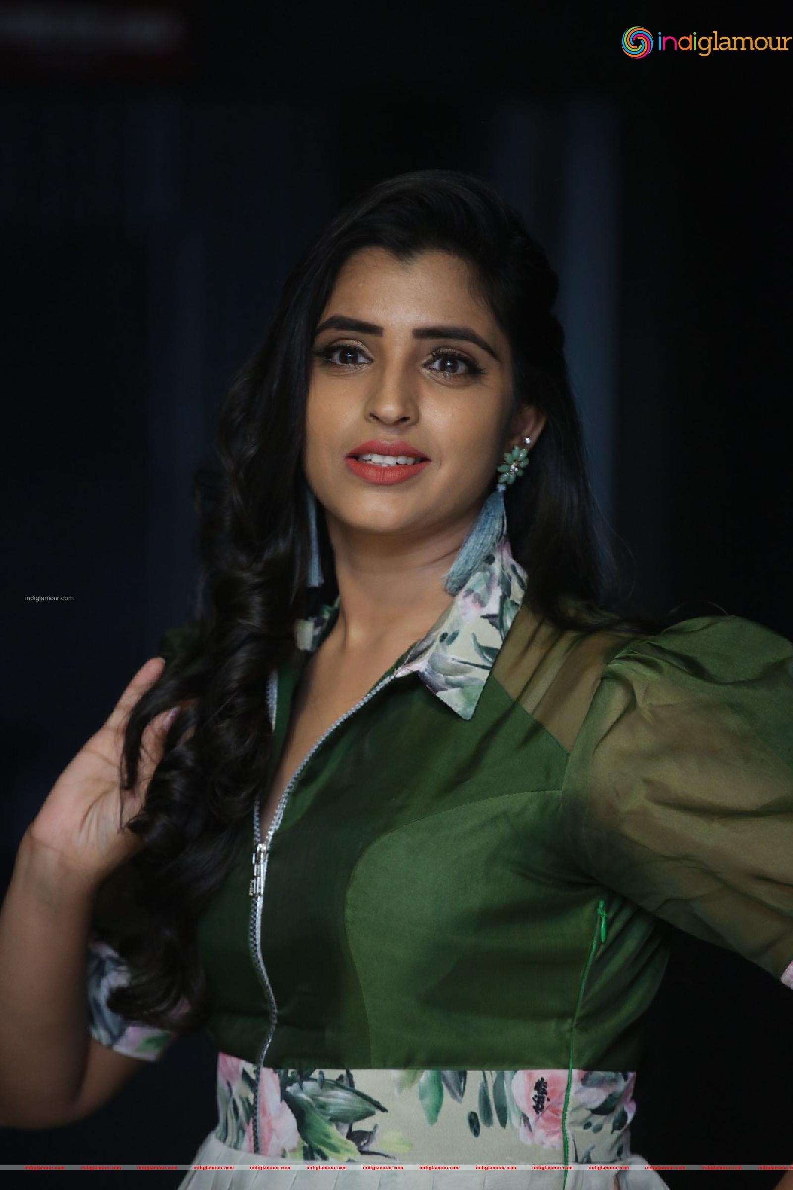 Syamala Actress hd photo