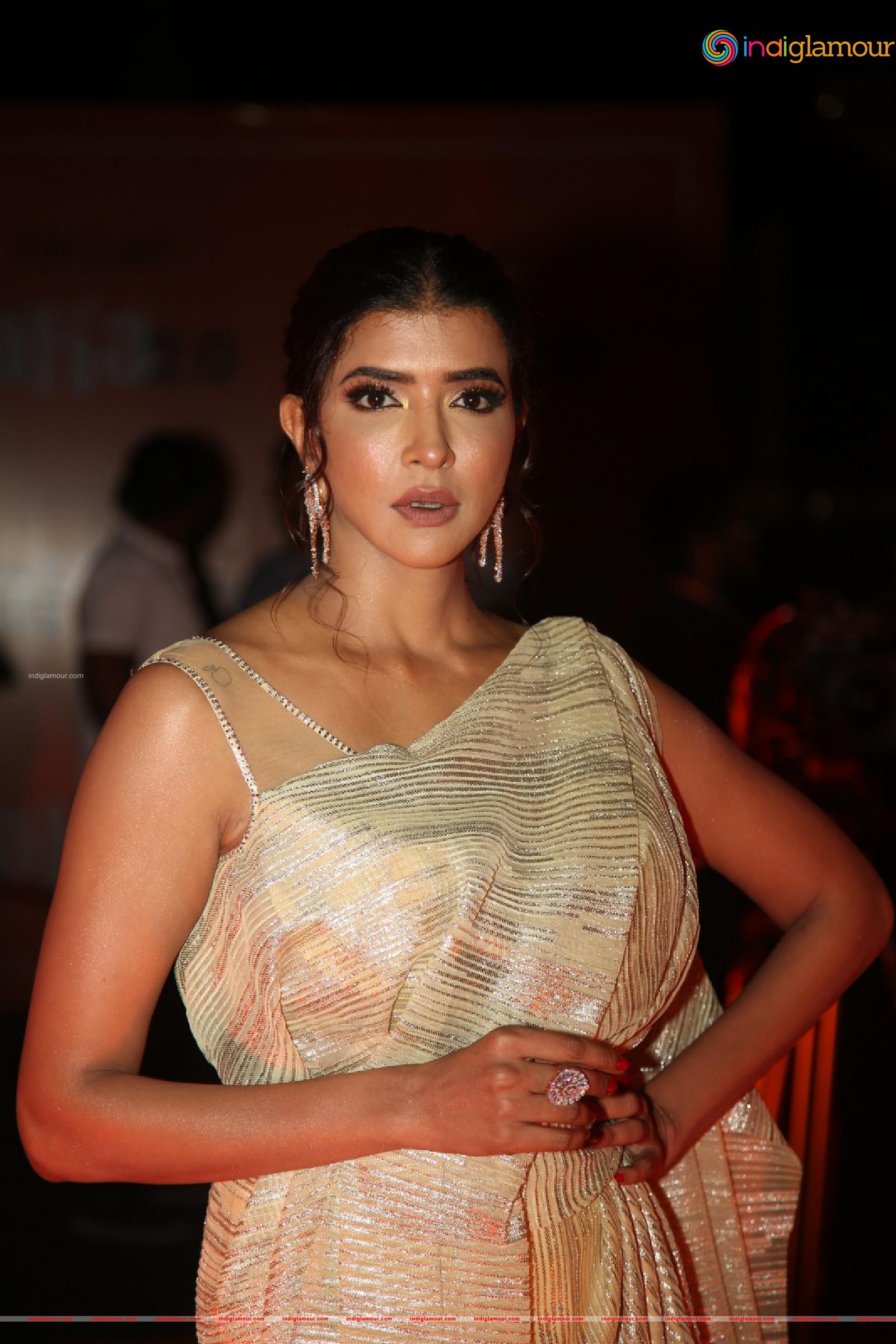 Manchu Lakshmi Actress hd photo