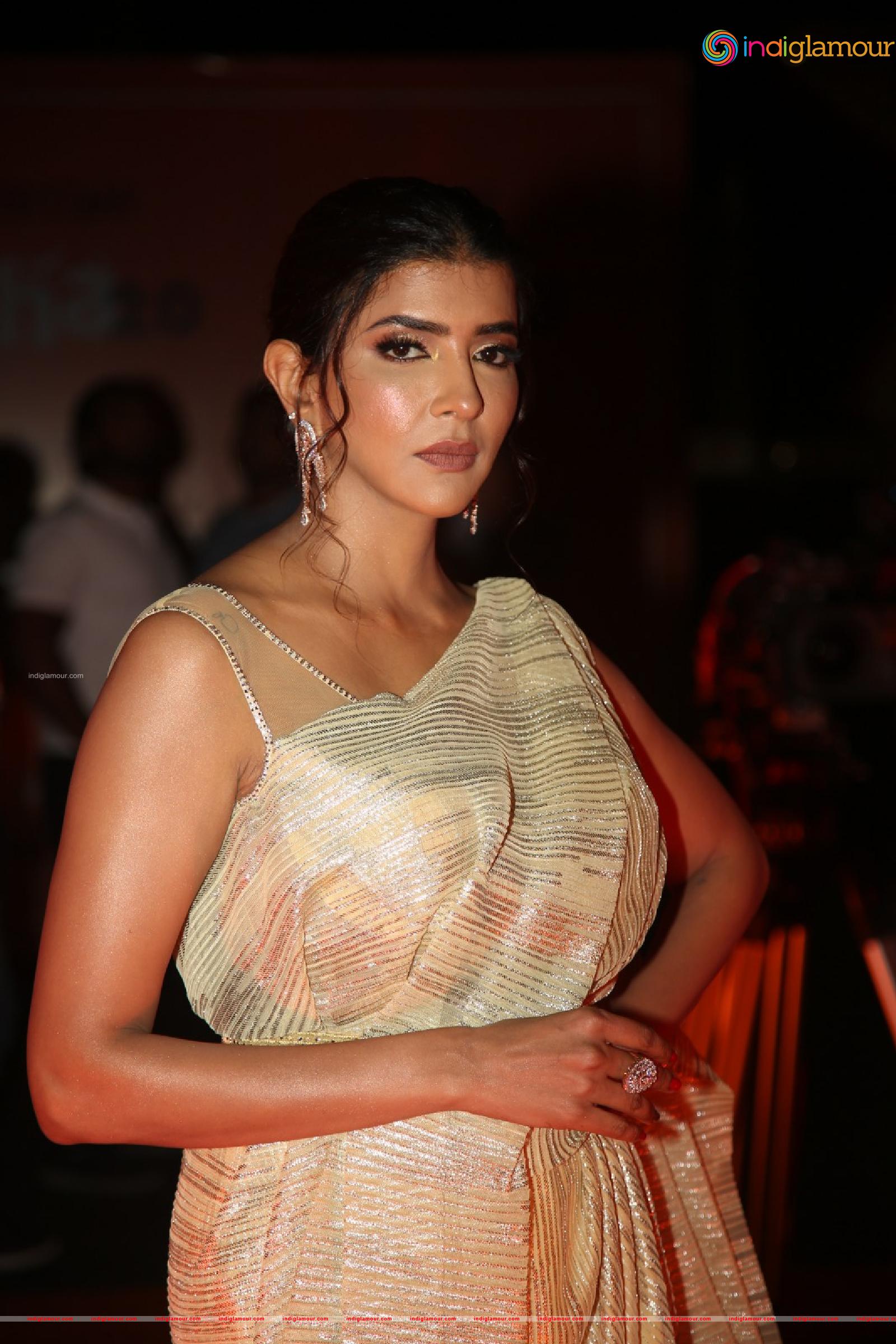 Manchu Lakshmi Actress hd photo