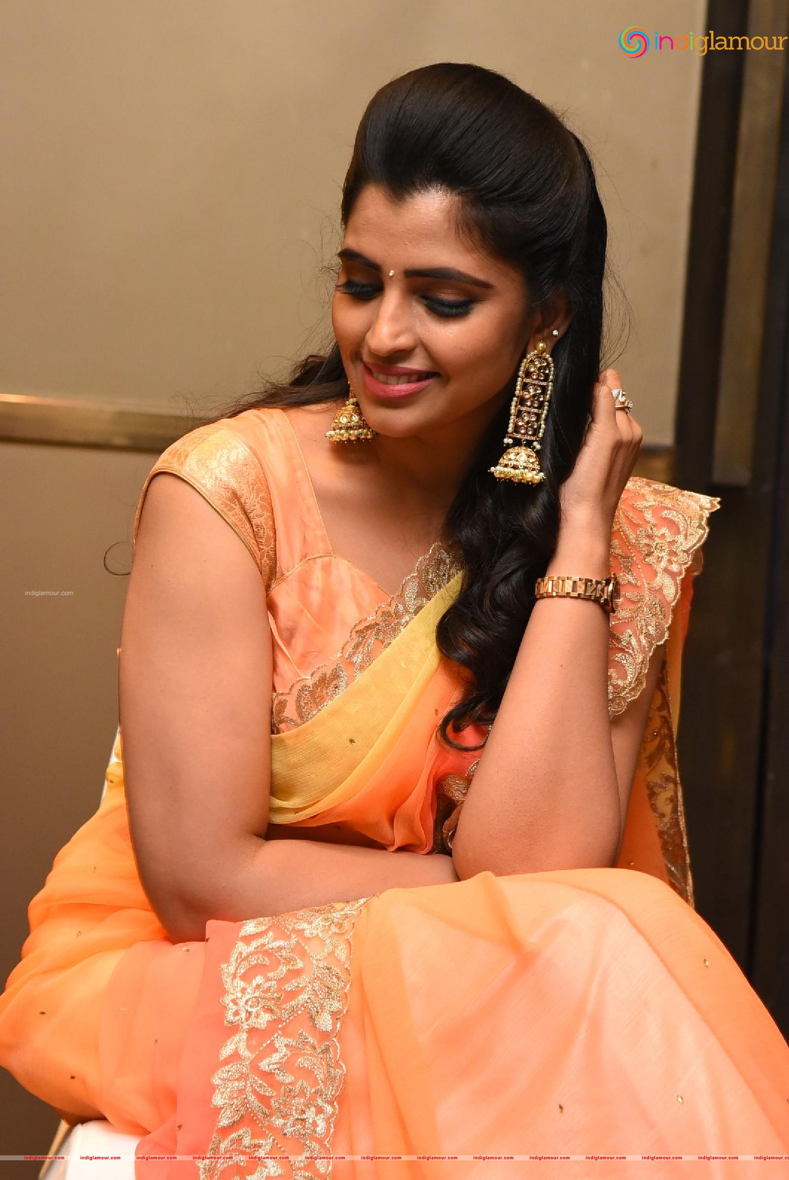 Syamala Actress hd photo