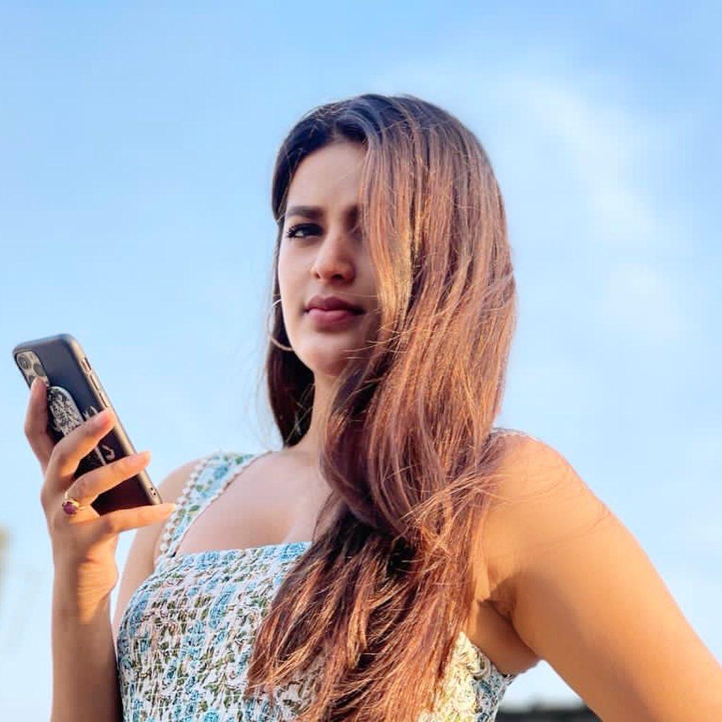 Nidhhi Agerwal Actress hd photo