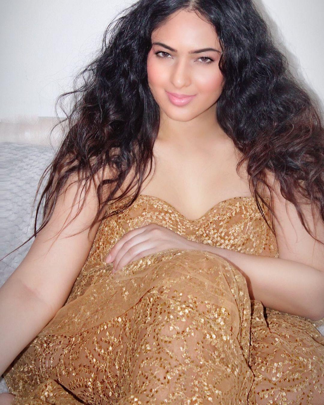 Nikesha Patel Actress hd photo