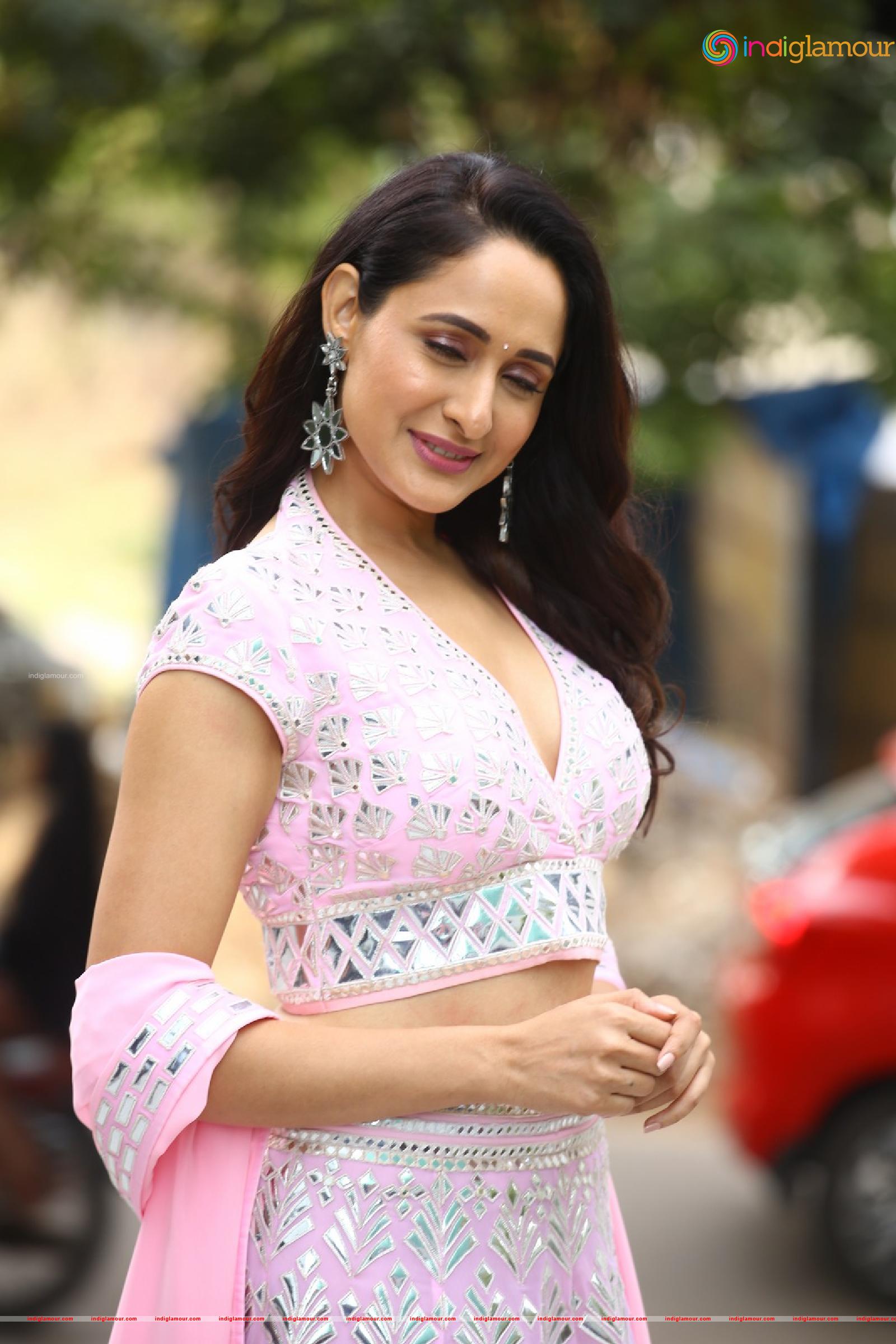Pragya Jaiswal Actress hd photo