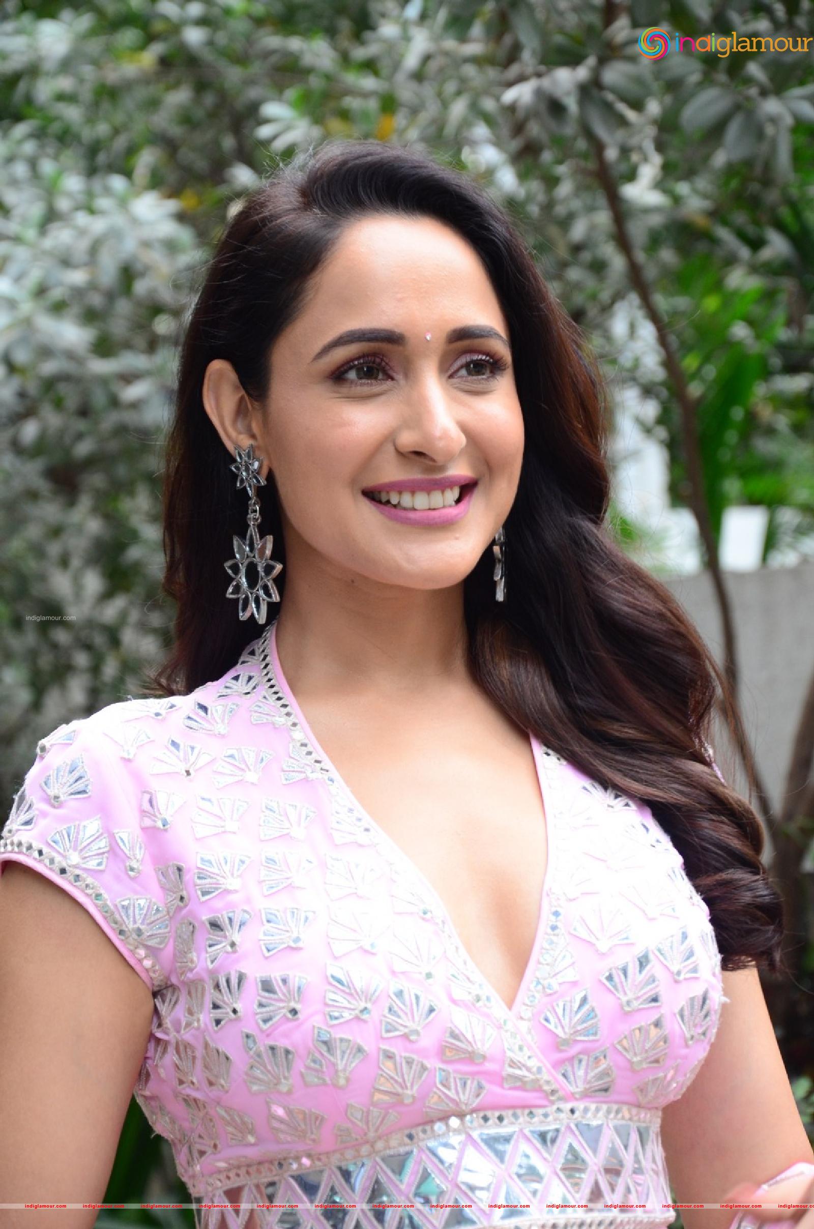 Pragya Jaiswal Actress hd photo