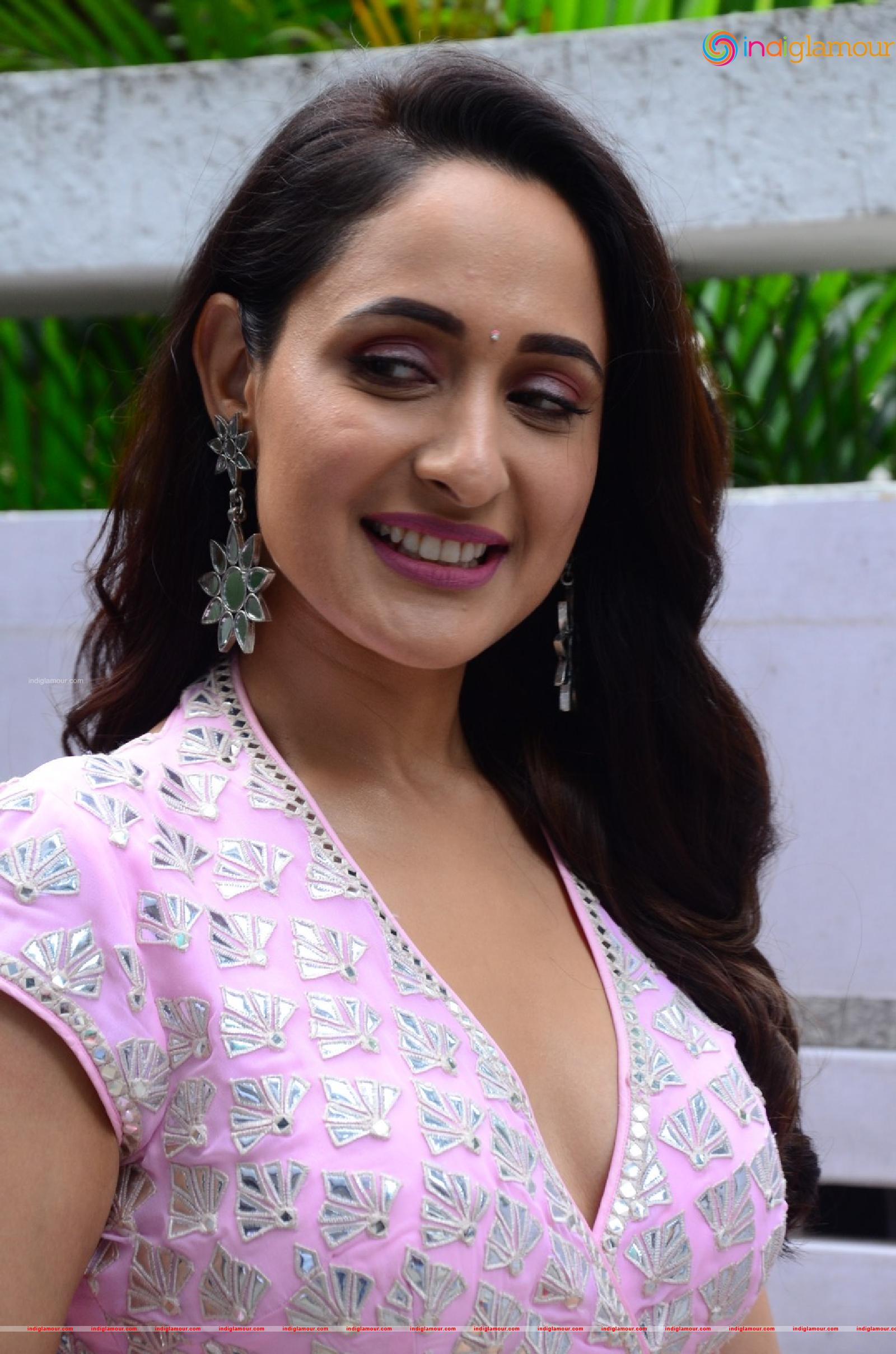 Pragya Jaiswal Actress hd photo