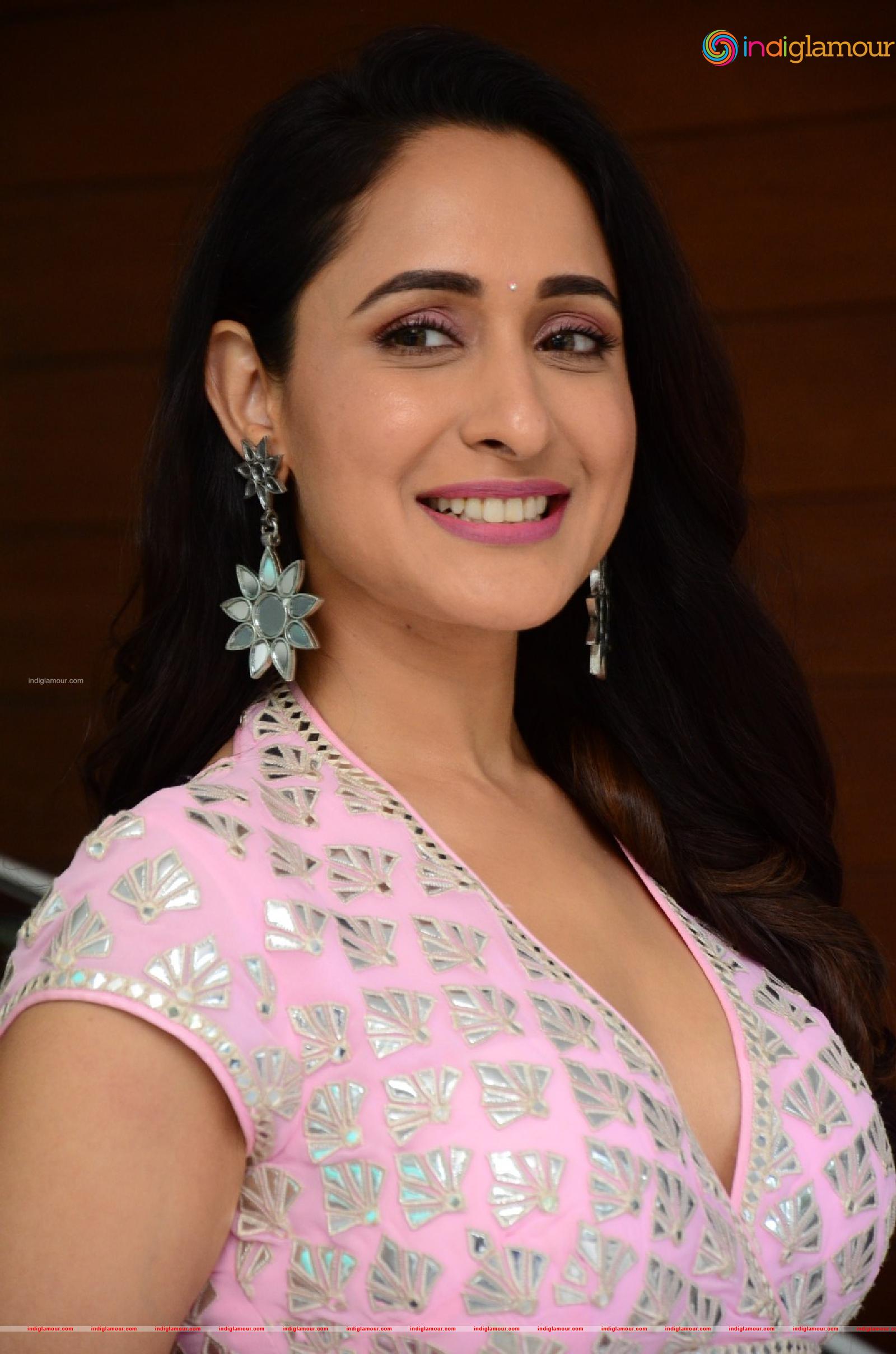 Pragya Jaiswal Actress hd photo