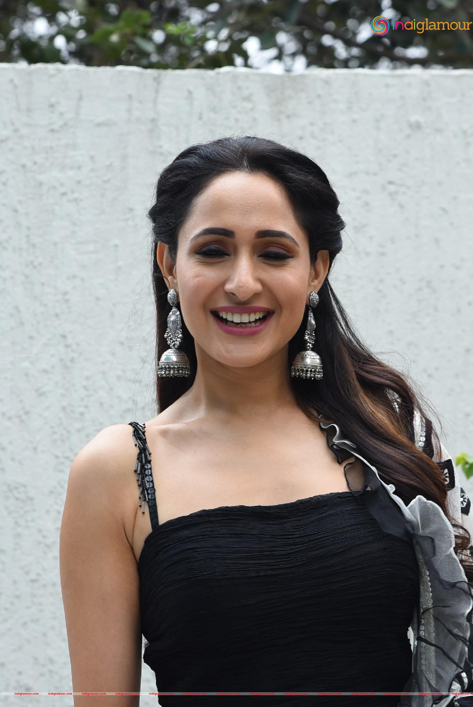 Pragya Jaiswal Actress hd photo